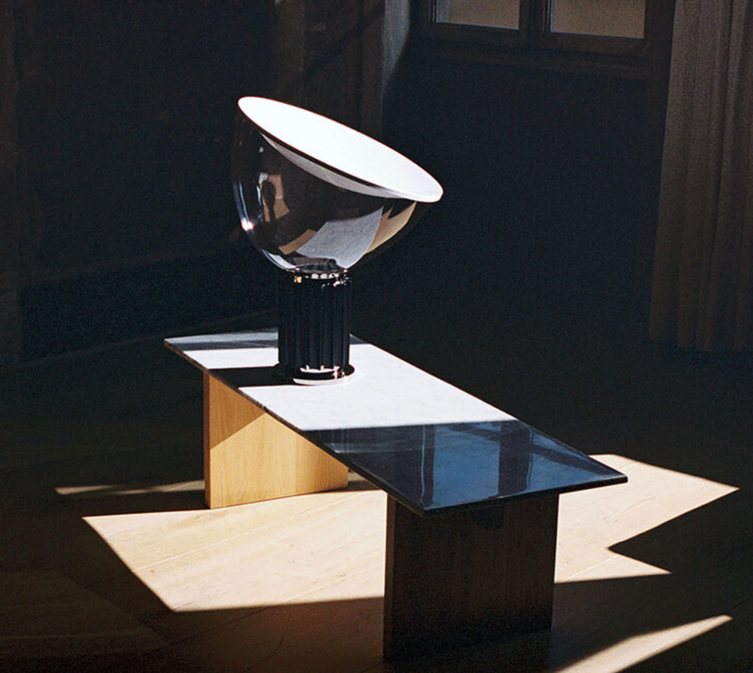 Lampe de Table "Taccia" – Achille & Pier Giacomo Castiglioni pour Flos (Design 1962)