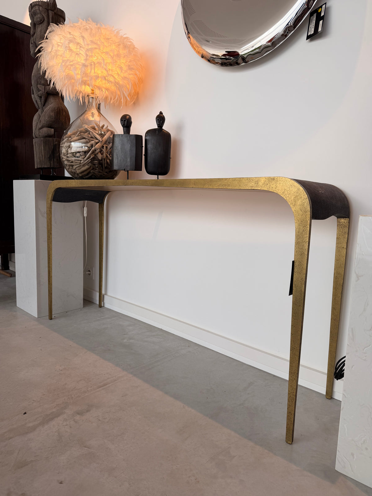 Console en Galuchat et Laiton Texturé – Ginger Brown