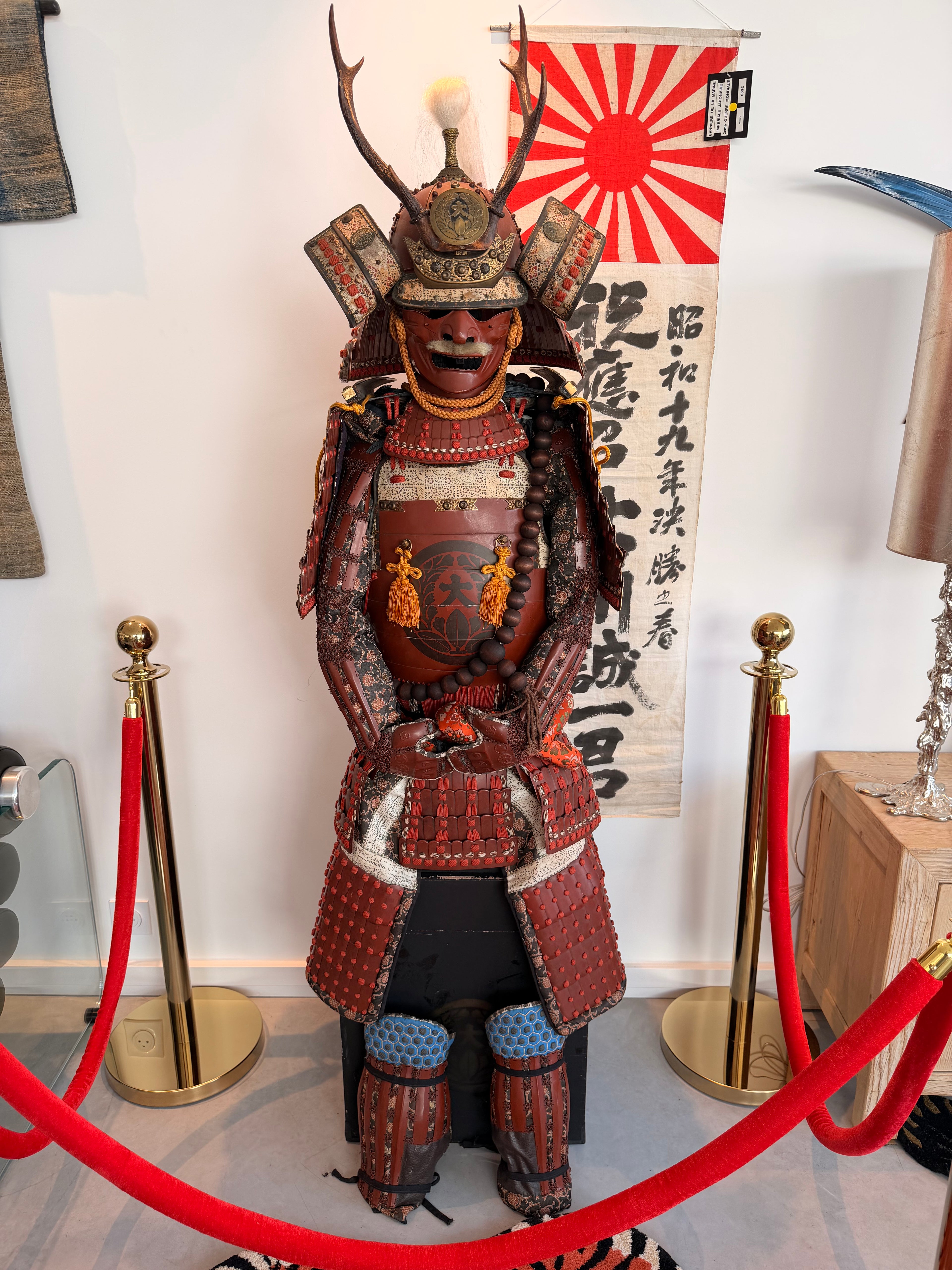 Armure de Samouraï Japonaise Traditionnelle (Yoroi) — Laque Rouge & Bois de Cerf