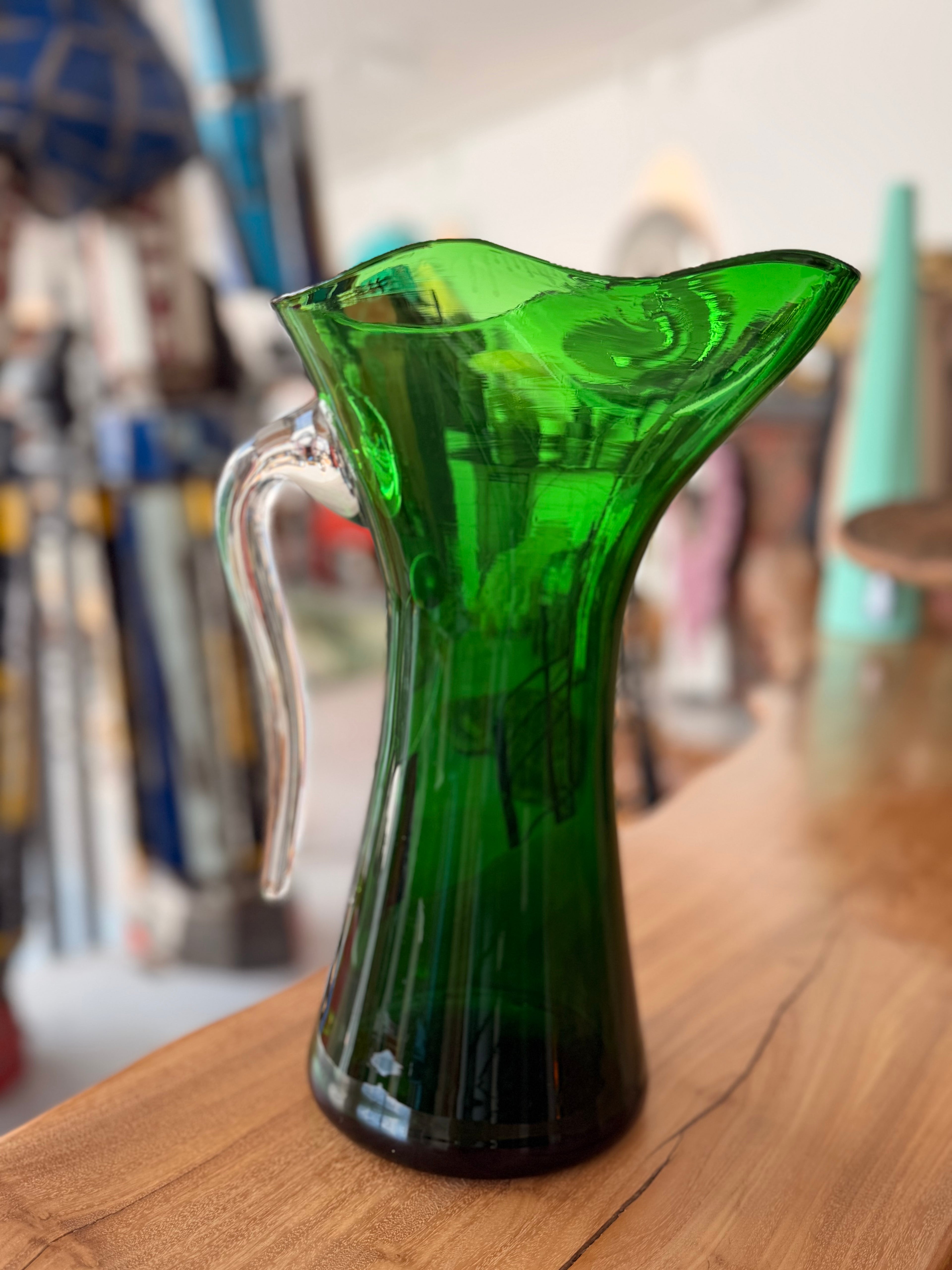 Pichet / Vase Sculptural en Verre Soufflé Vert Émeraude
