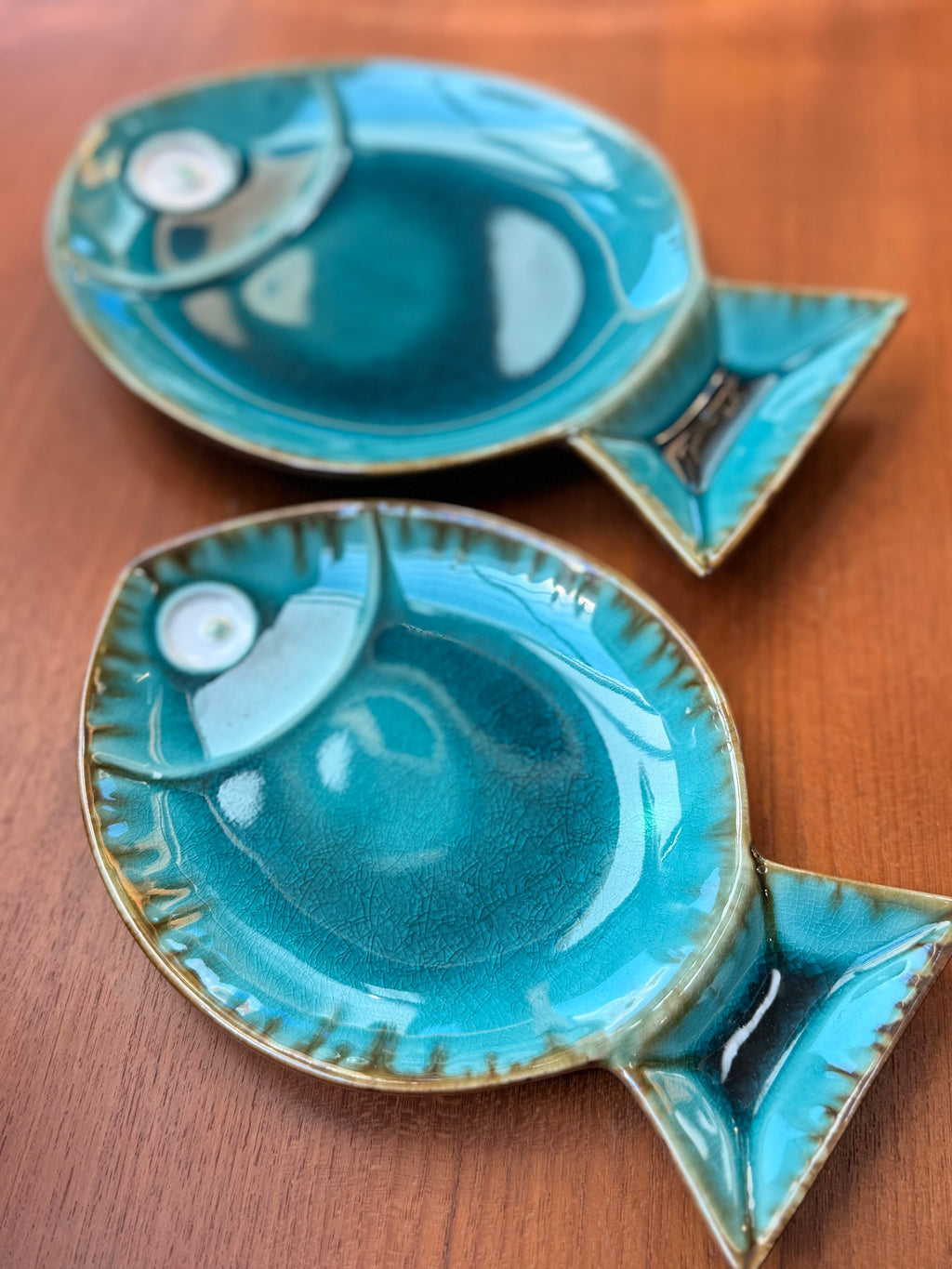 Assiettes Poisson en Céramique Émaillée Turquoise — Effet Craquelé Vintage