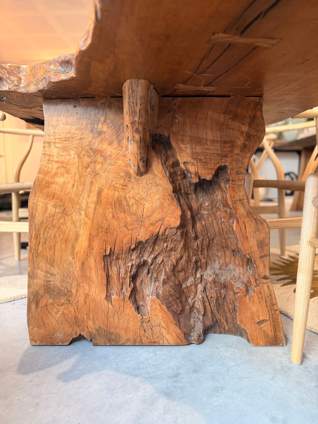 Table Monumentale "Live Edge" en Bois de Molave des Philippines