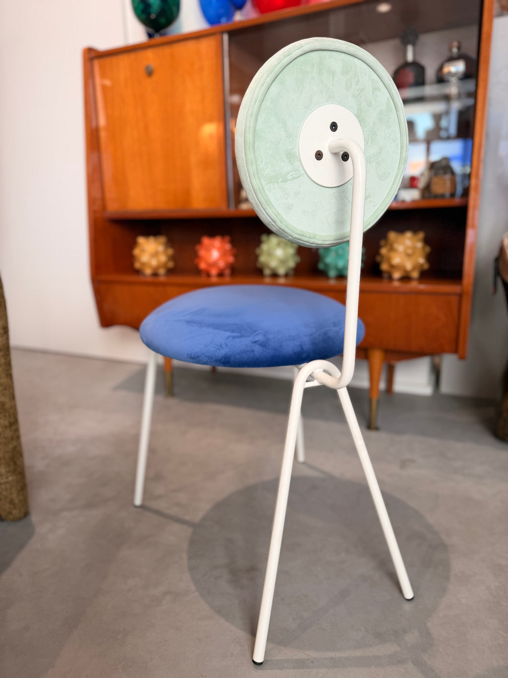Chaise Design "BO 15 EQUILIBRI" par BD – Édition Italienne Vintage, Esprit Postmoderne en Velours et Métal Laqué