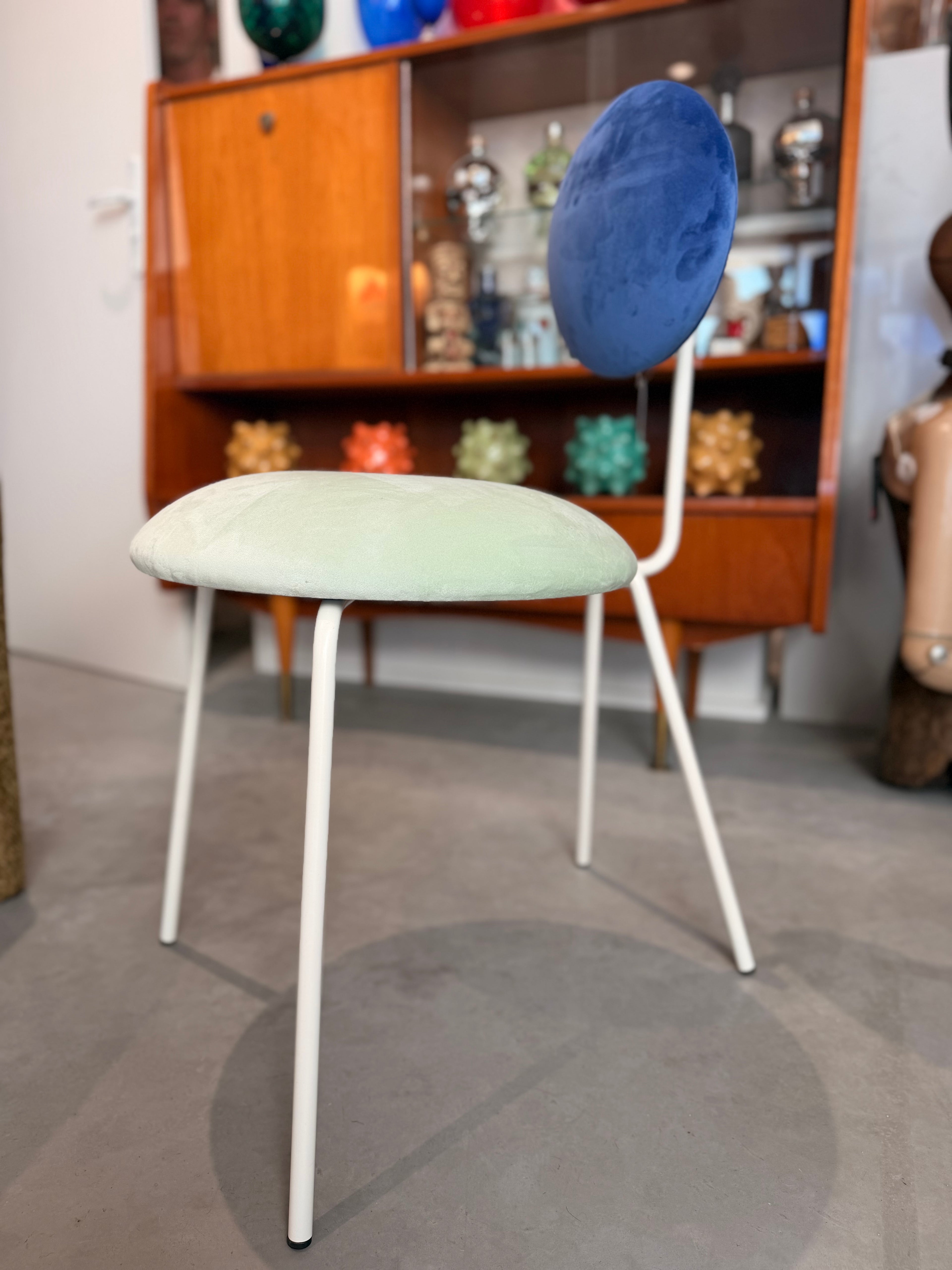 Chaise Design "BO 15 EQUILIBRI" par BD – Édition Italienne Vintage, Esprit Postmoderne en Velours et Métal Laqué