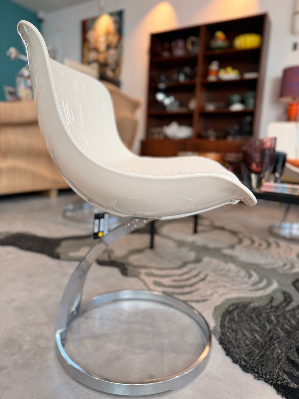 Vintage 70's "MOONRAKER" Design Chair – Space Age Style in White Shell, Chrome Metal and Ecru Bouclé Fabric