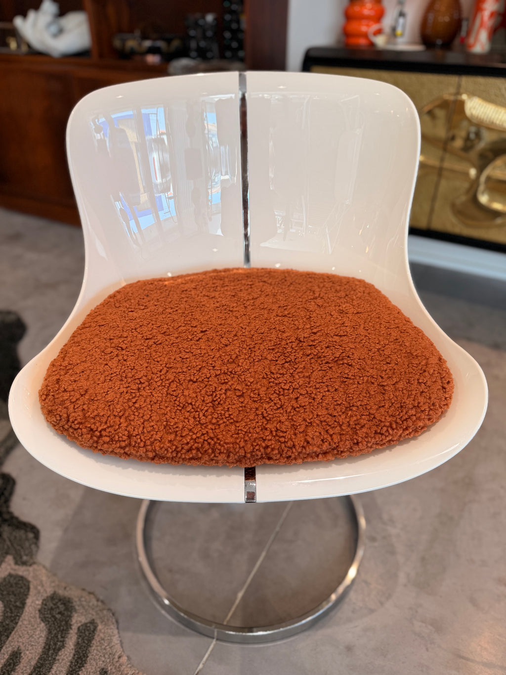 "MOONRAKER" Design Chair - Vintage 70s - Space Age Style in White Shell, Chrome Metal, and Sienna Bouclé Fabric