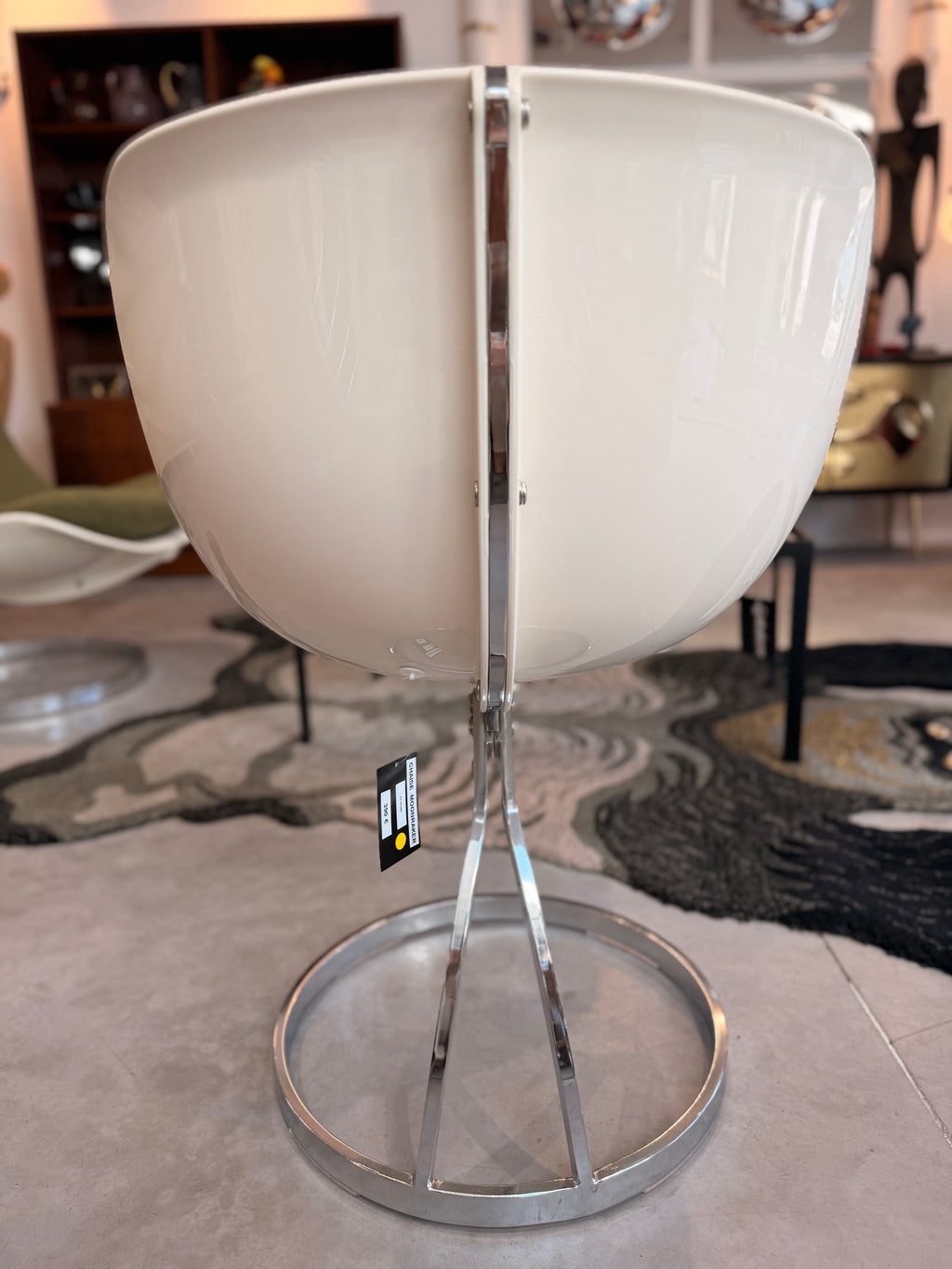 Vintage 70's "MOONRAKER" Design Chair – Space Age Style in White Shell, Chrome Metal and Ecru Bouclé Fabric