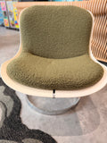 Fauteuil Lounge "GOLDFINGER" Vintage 70's – Esprit Space Age en Tissu Bouclé Vert Olive et Métal Chromé