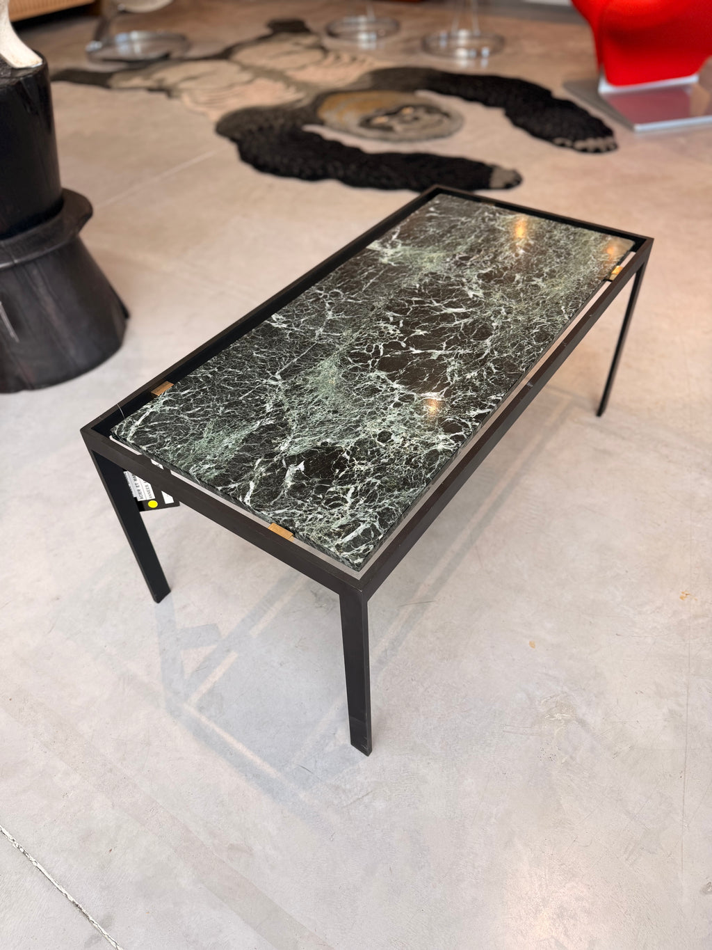 Table Basse Moderniste en Marbre Vert de Grèce & Structure Acier Noir | Style Minimaliste Chic
