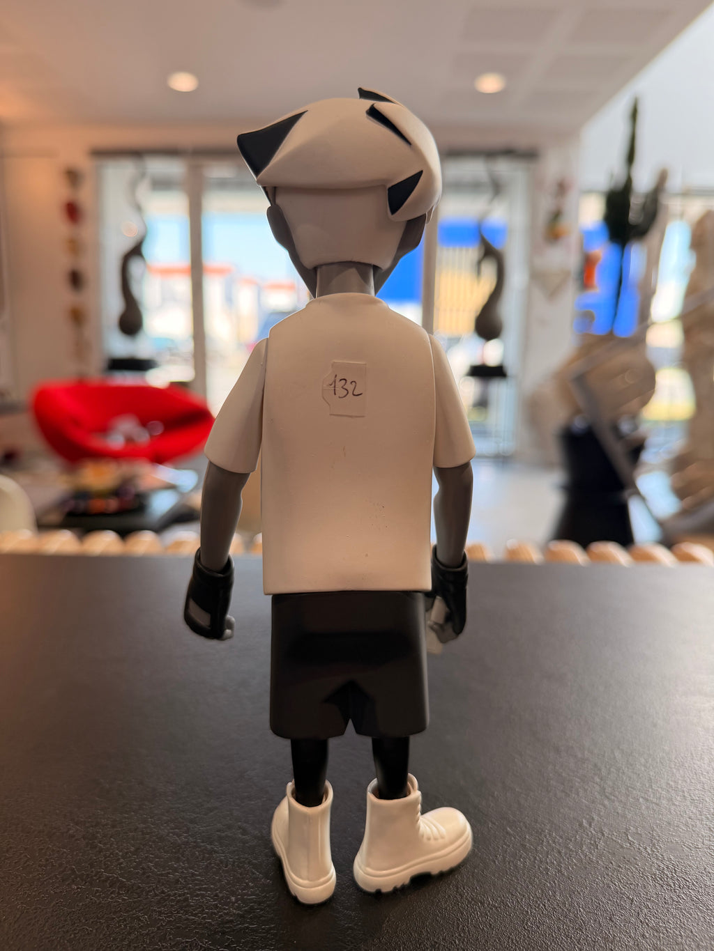 "STREET MASK" Art Figurine – An exclusive creation by JTSTUDIO | Urban Collection Edition