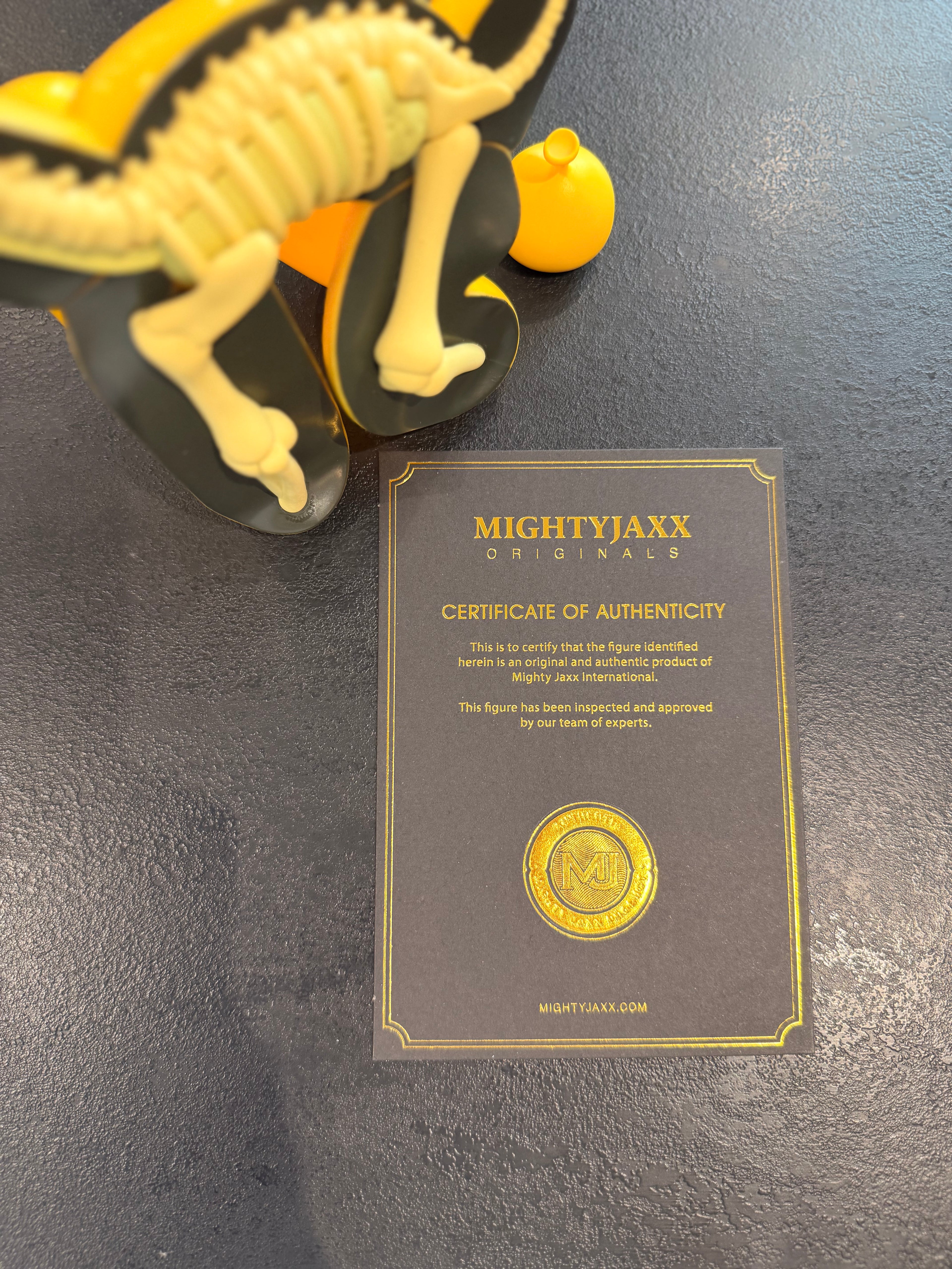 Figurine KAWS "Pooekie" (Yellow Edition) – Par Jason Freeny x Whatshisname | Mighty Jaxx 2019