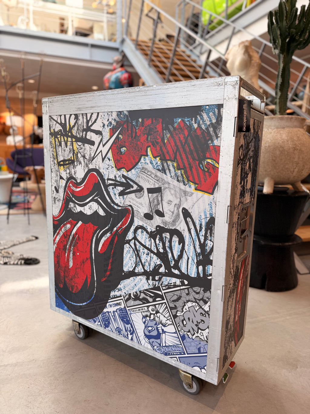 « Rolling Stones Pop Art » – Trolley de Bord Authentique