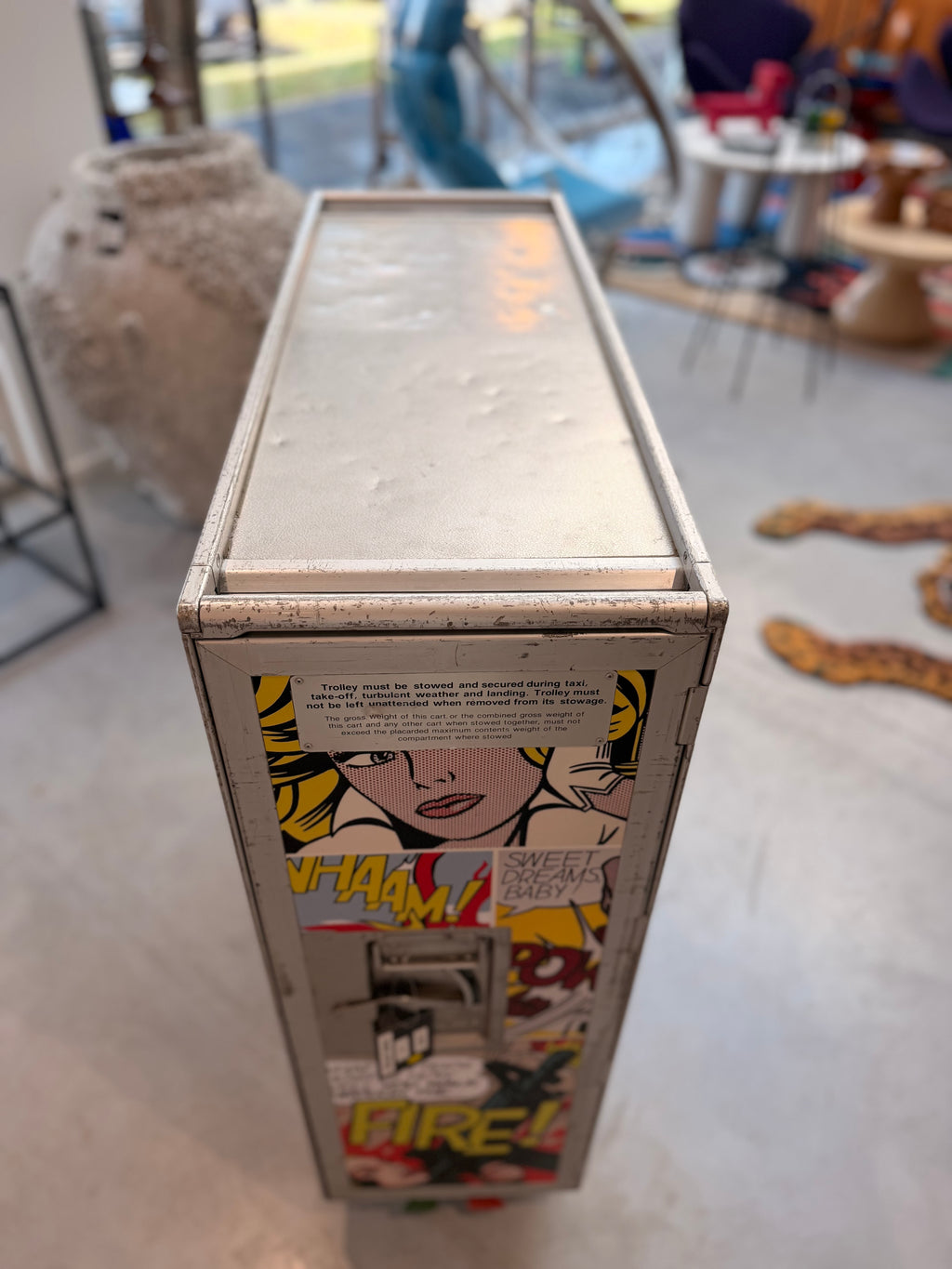 « Pop Art Comic Strip » – Chariot de Bord Aéronautique Authentique
