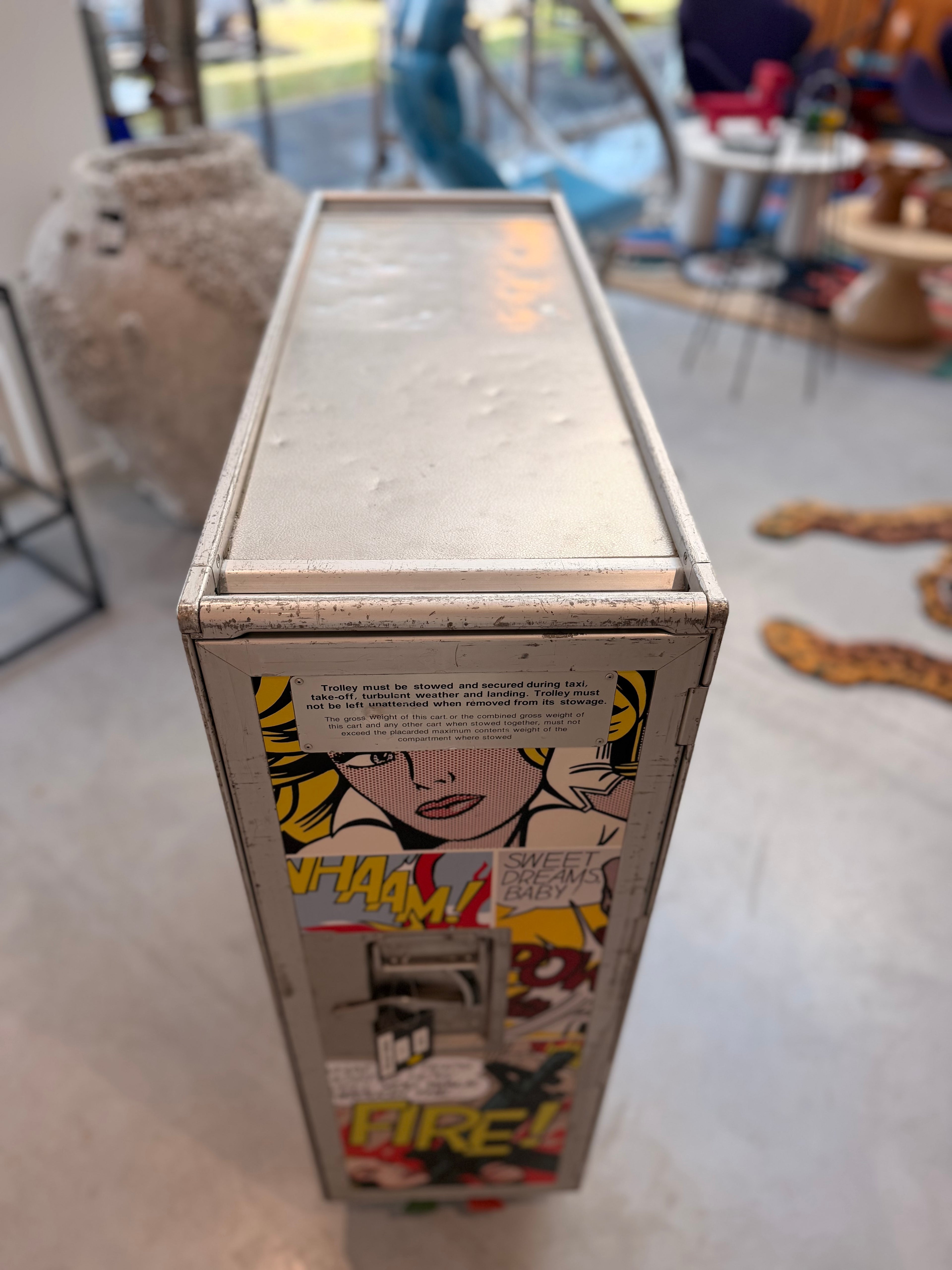 « Pop Art Comic Strip » – Chariot de Bord Aéronautique Authentique