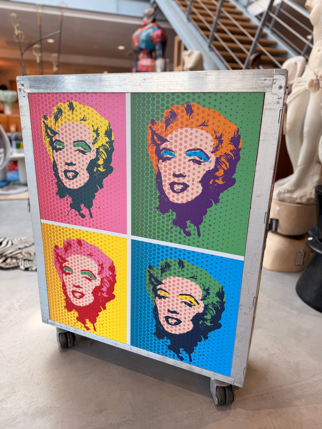 « Marilyn Pop Art » – Chariot de Compagnie Aérienne Authentique