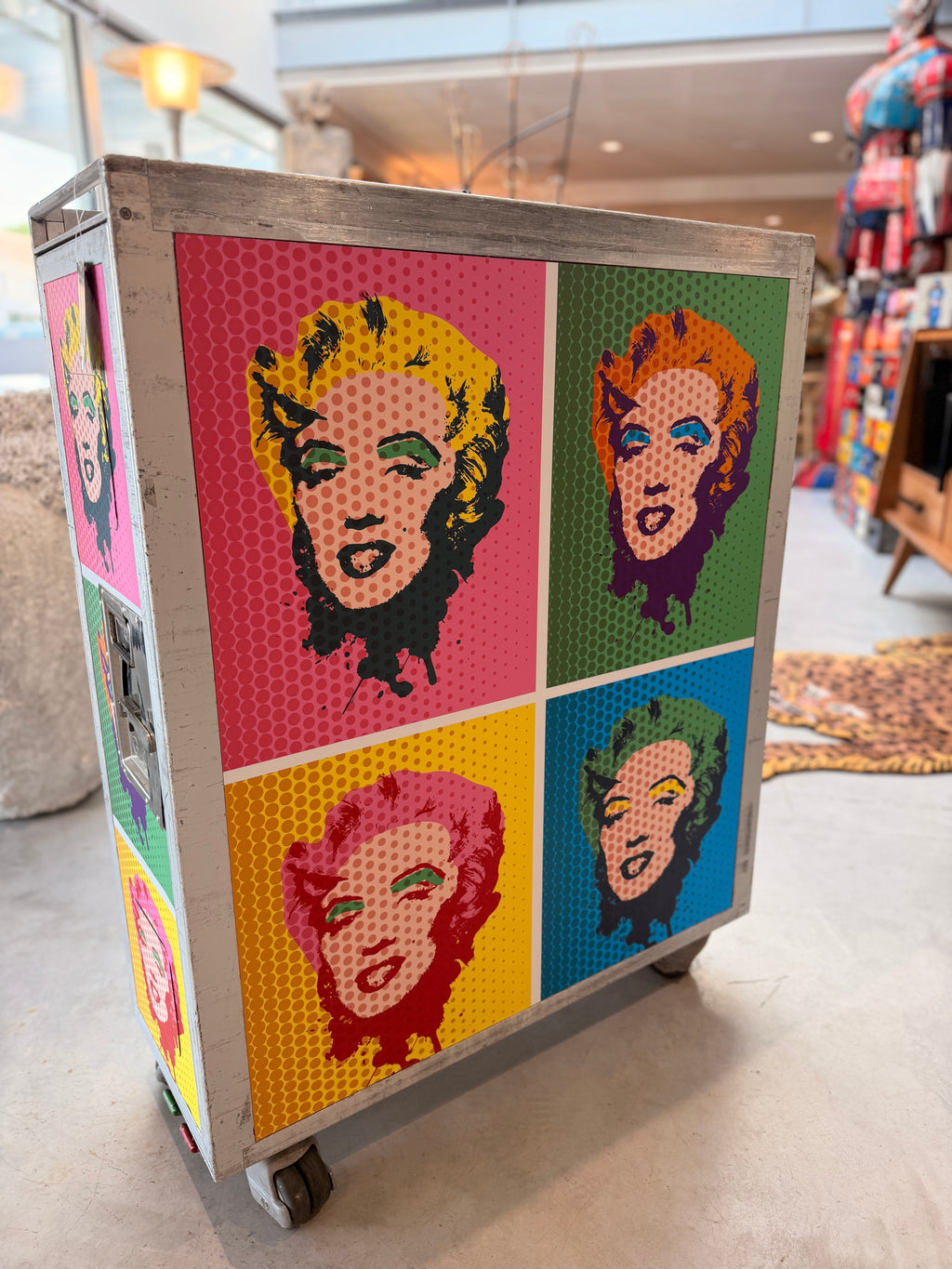 « Marilyn Pop Art » – Chariot de Compagnie Aérienne Authentique