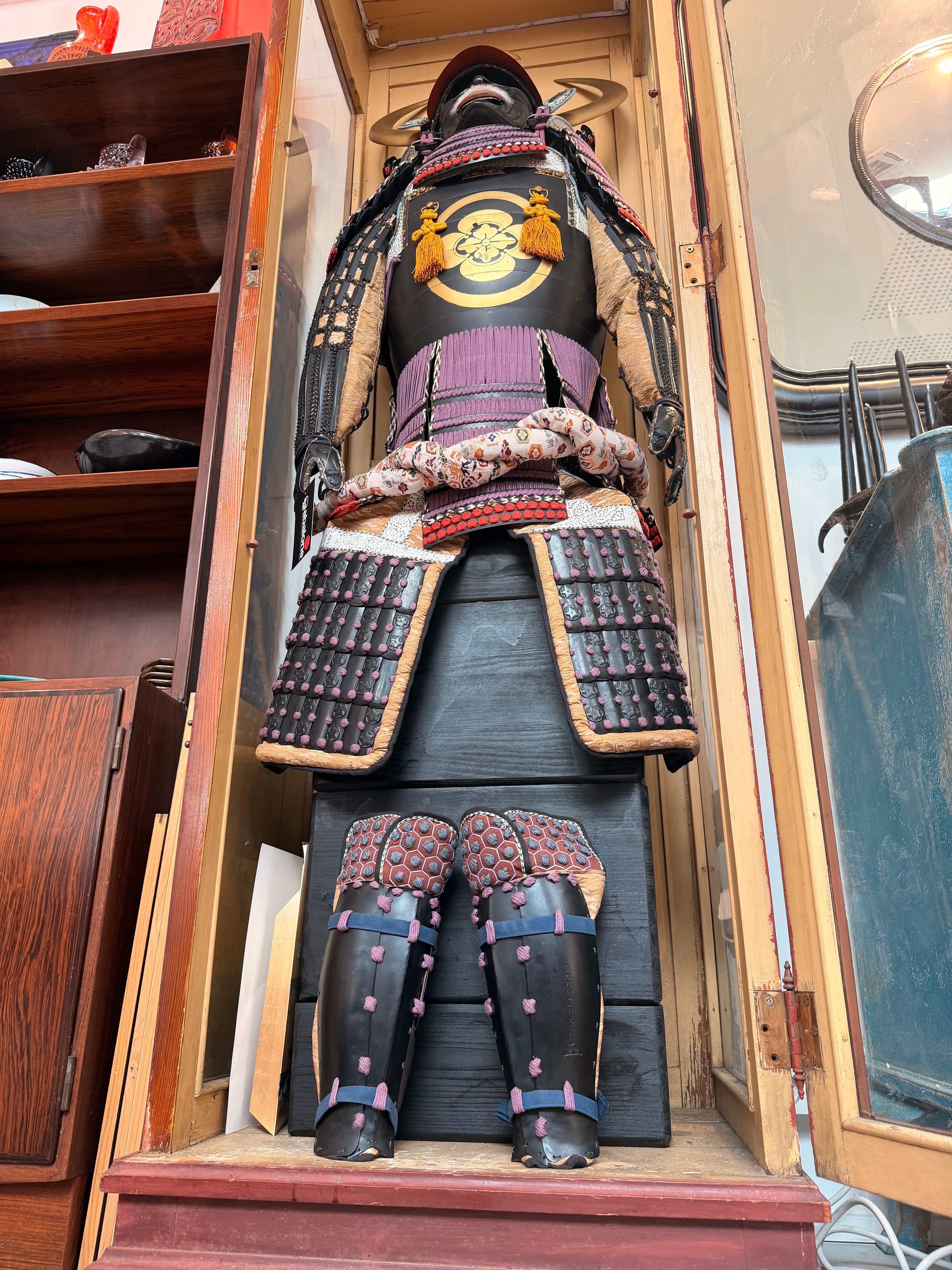 Armure de Samouraï Japonaise Complète (Yoroi) – Époque Taisho / Showa – Signée Satsuma Kunizumi (Certificat Inclus)