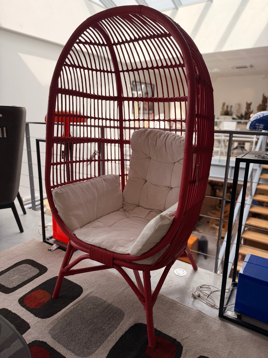 Fauteuil "Œuf" tressé – Coloris Rouge Passoa