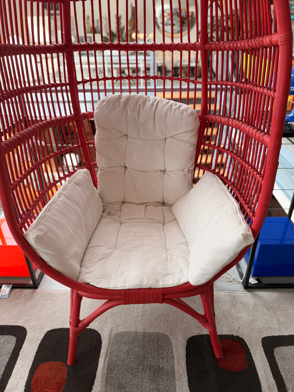 Fauteuil "Œuf" tressé – Coloris Rouge Passoa