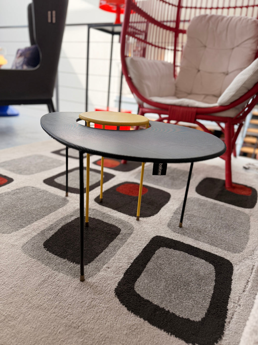 Table Basse Gigogne "Kangourou" – Mathieu Matégot / Gubi
