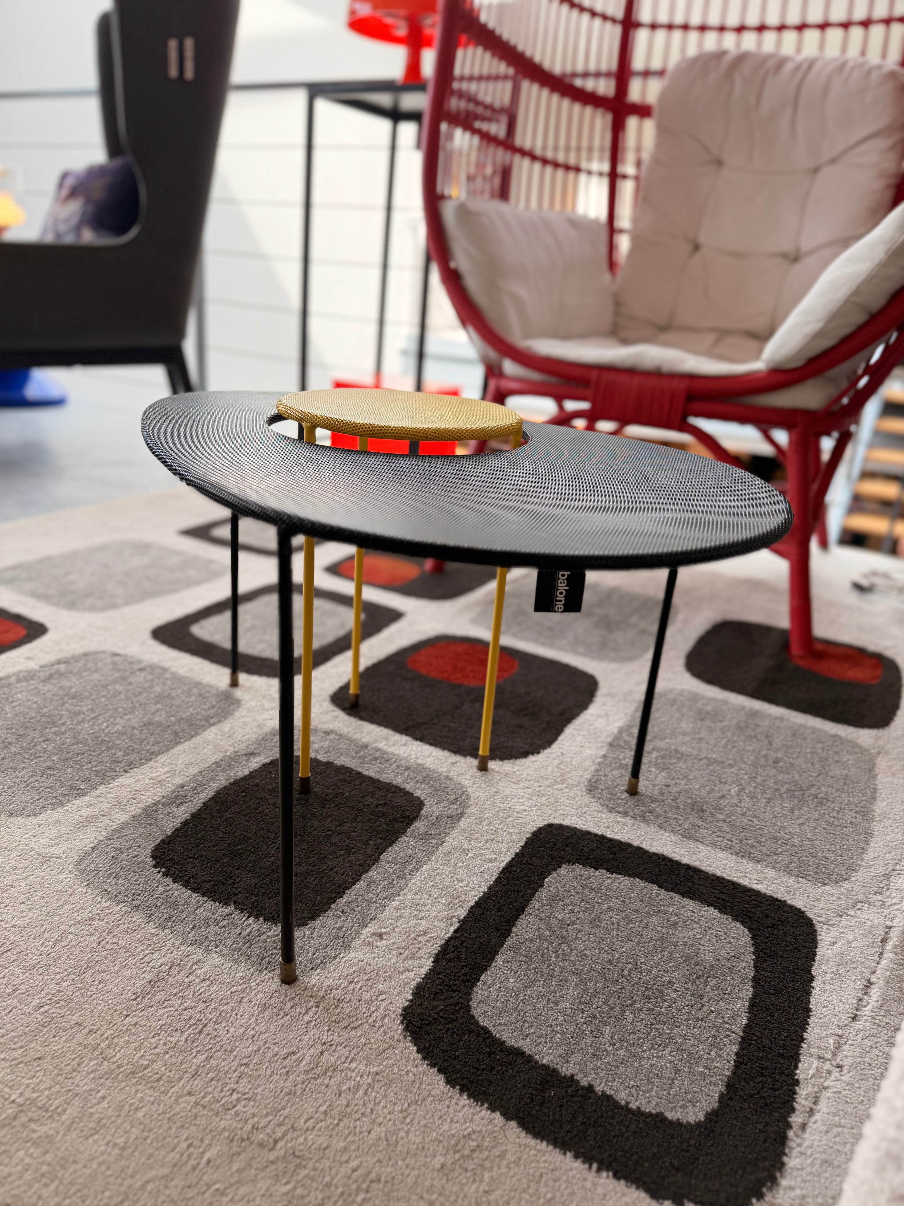 Table Basse Gigogne "Kangourou" – Mathieu Matégot / Gubi