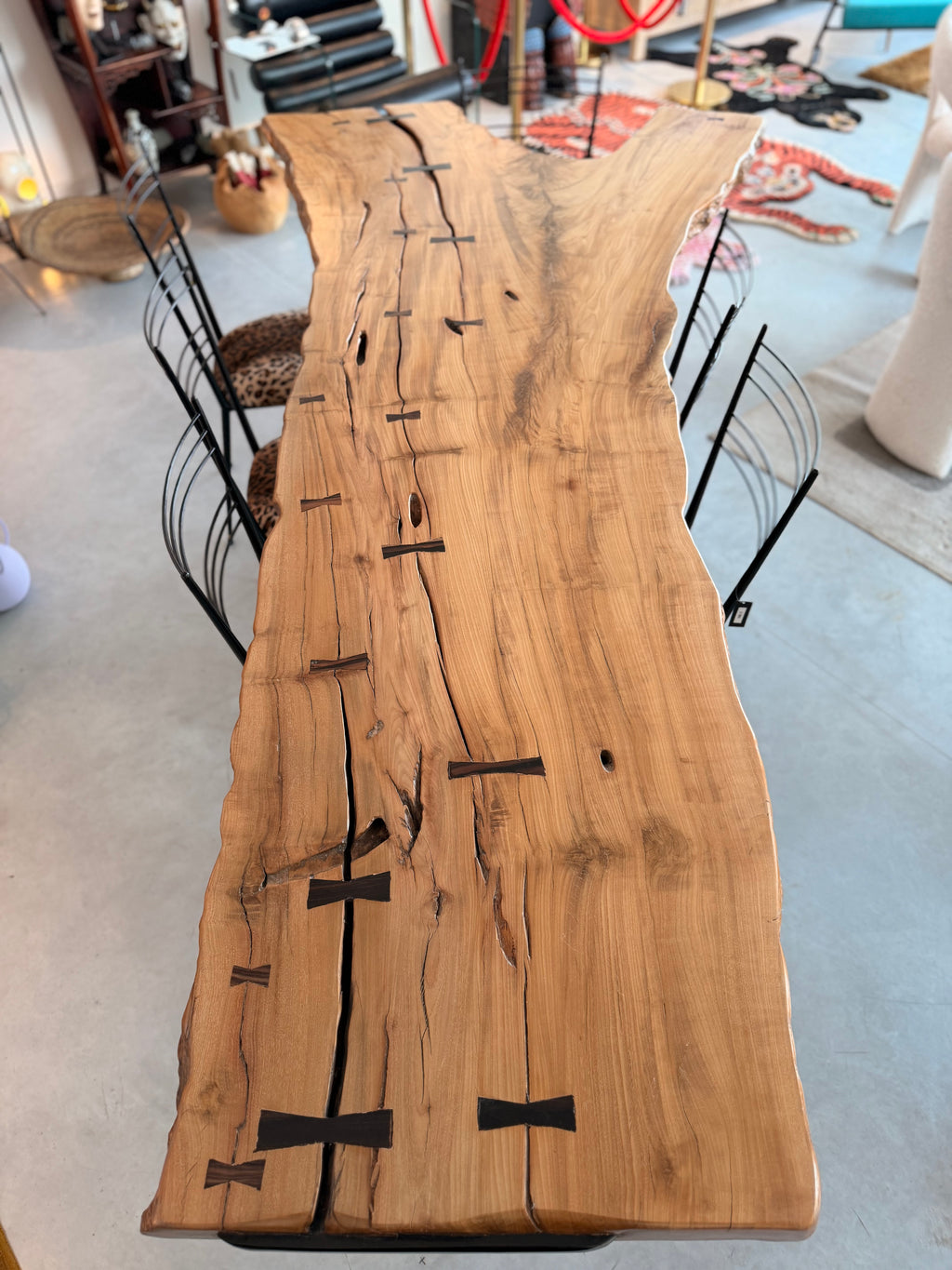Table de Repas Sculpturale "Live Edge" en Bois de Molave – Philippines