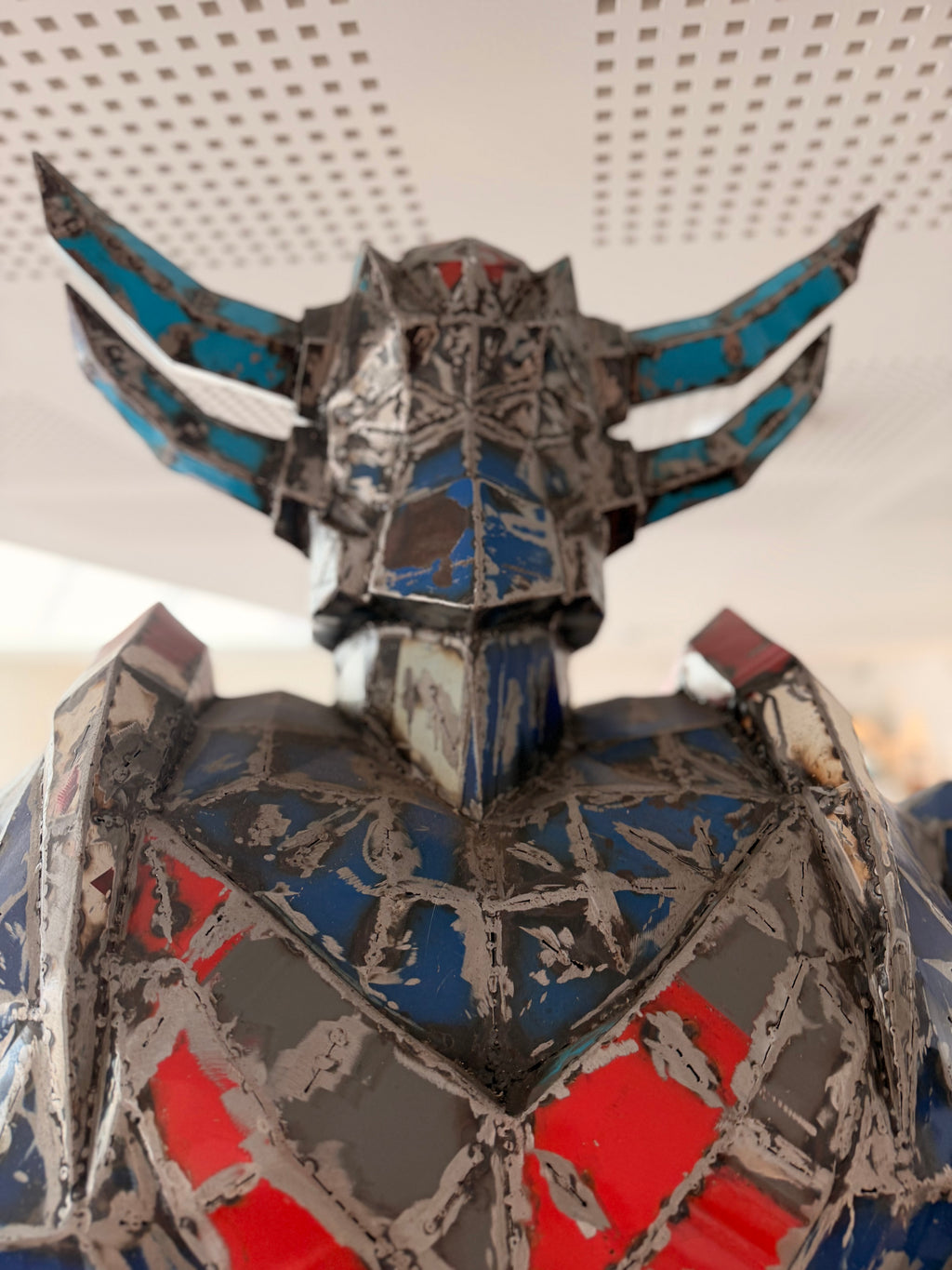 GOLDORAK Monumental Sculpture - Up-cycling Art (2m52)