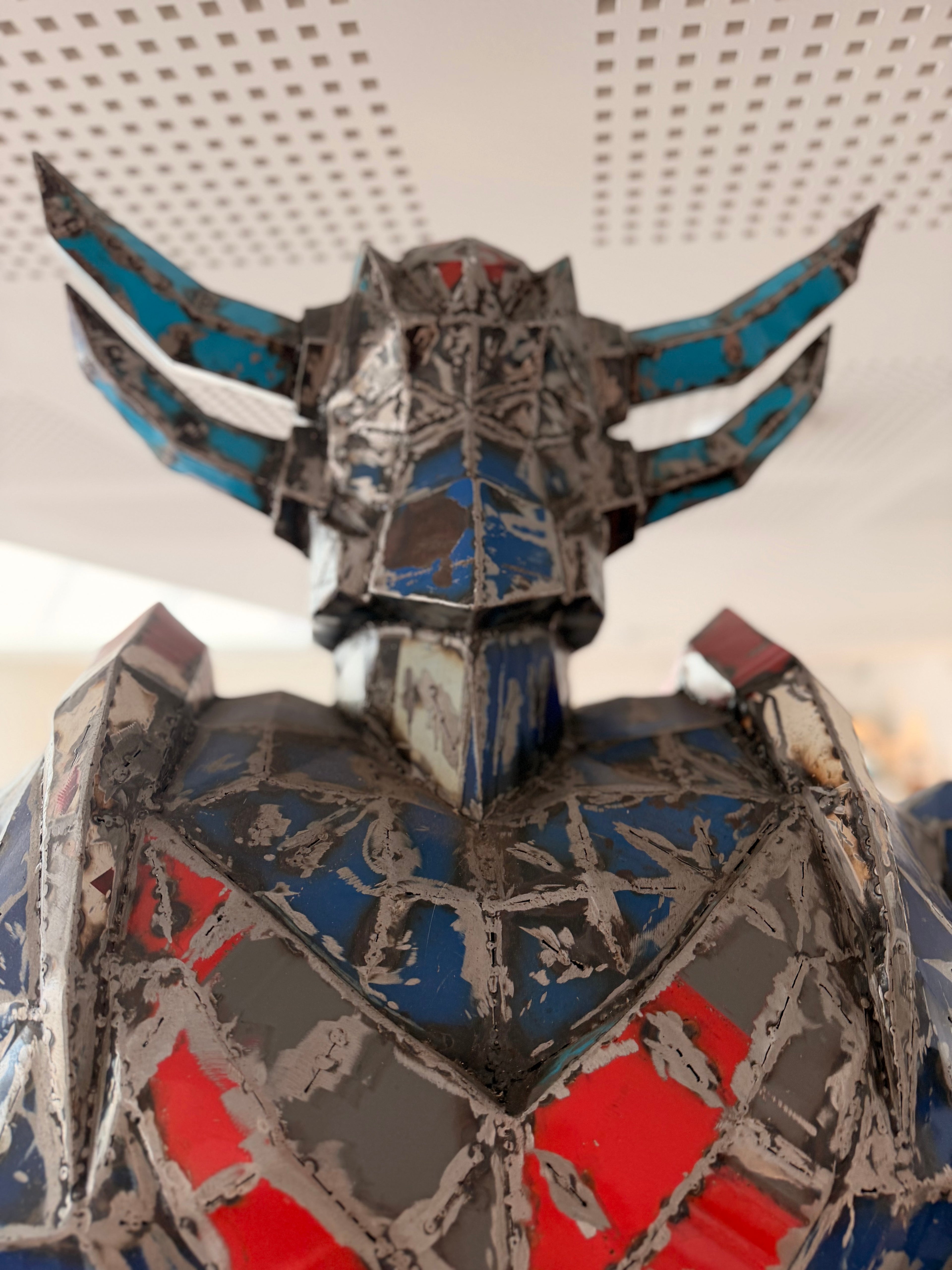 GOLDORAK Monumental Sculpture - Up-cycling Art (2m52)