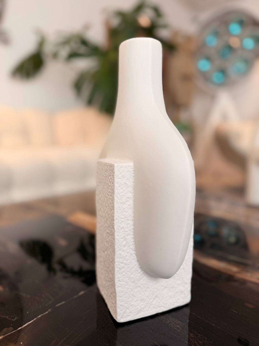 Vase "Riddle" en Porcelaine Biscuit – Jonathan Adler