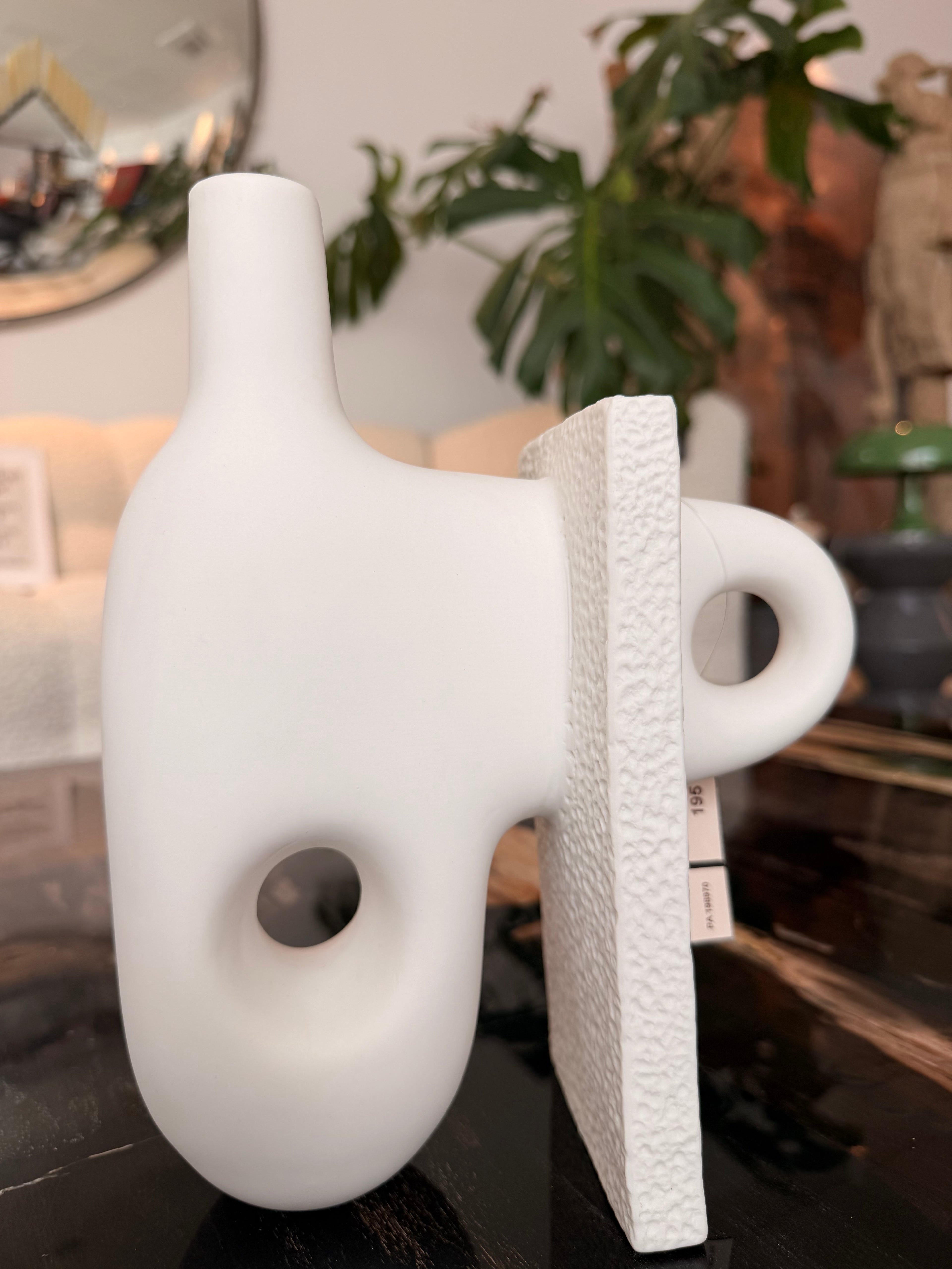 "Monolith" Biscuit Porcelain Vase – Jonathan Adler (Height 24 cm)
