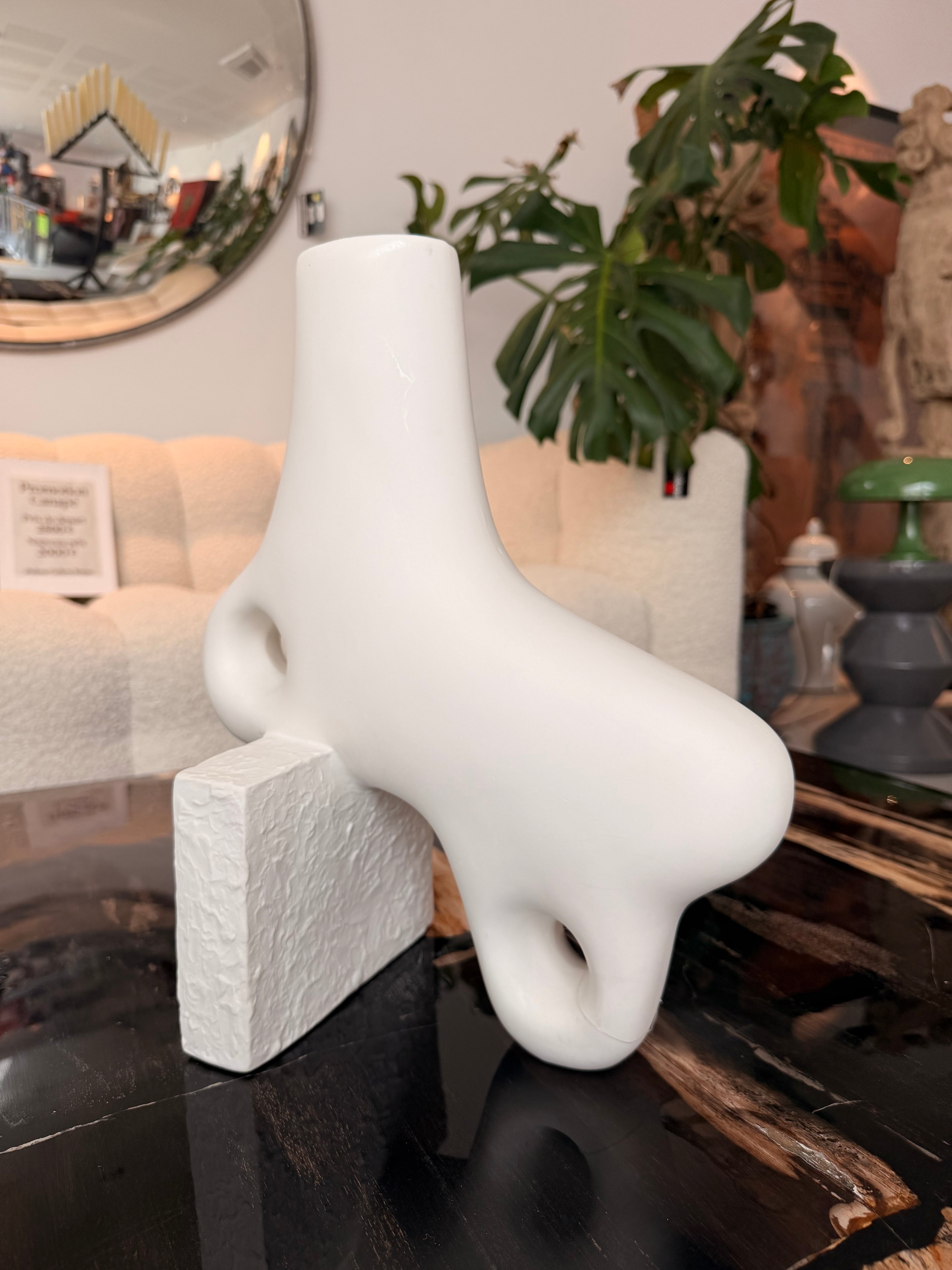Vase "Paradoxe" en Porcelaine Biscuit – Jonathan Adler