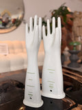 Paire de Mains Sculpturales en Porcelaine – Anciens Moules à Gants Oyhenart Vichy, Circa 1950
