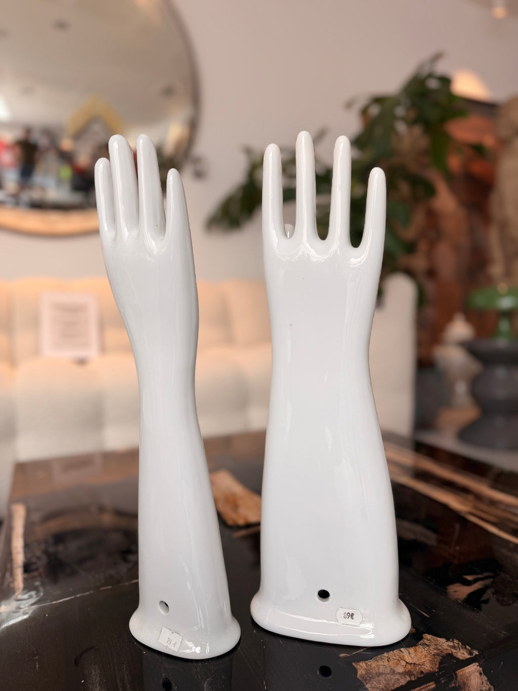 Paire de Mains Sculpturales en Porcelaine – Anciens Moules à Gants Oyhenart Vichy, Circa 1950