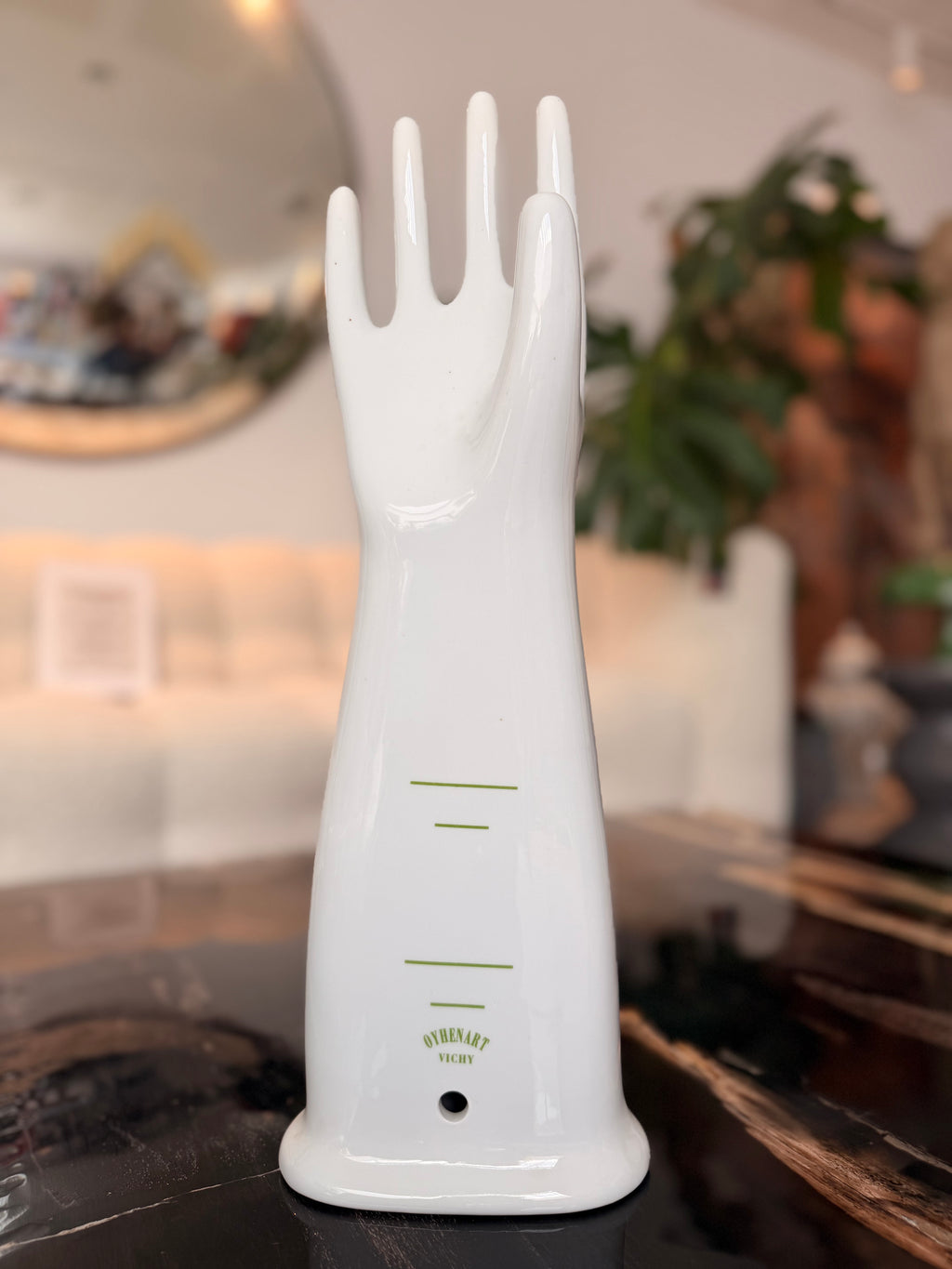 Paire de Mains Sculpturales en Porcelaine – Anciens Moules à Gants Oyhenart Vichy, Circa 1950