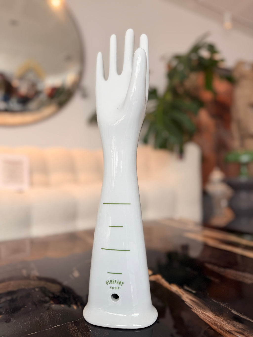 Paire de Mains Sculpturales en Porcelaine – Anciens Moules à Gants Oyhenart Vichy, Circa 1950