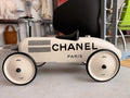 Voiture Porteur Vilac Customisée "Chanel" – Œuvre d'Art Signée Art Pej (Édition Limitée 1/20)