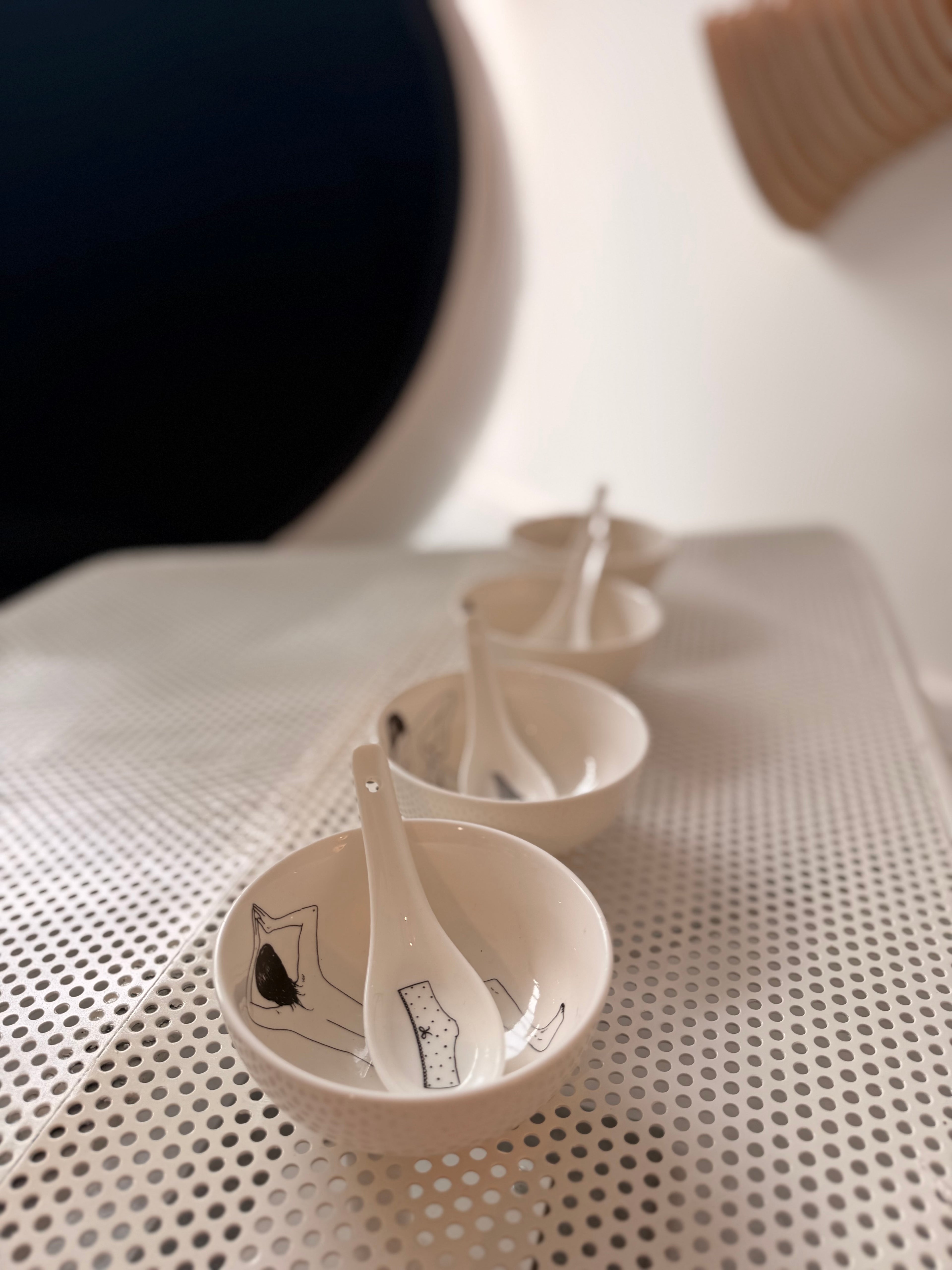 Set of 4 "Undressed" bowls with spoons