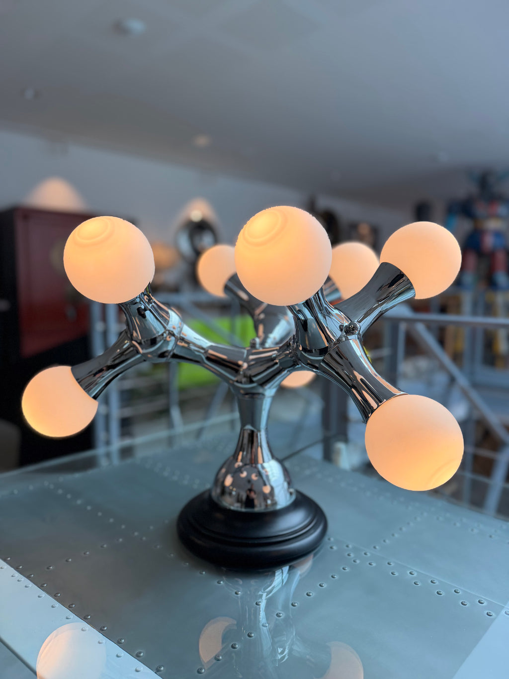 Lampe de Table "ADN" (DNA) – Plafonnier Détourné – Style Space Age (USA, c. 1970)