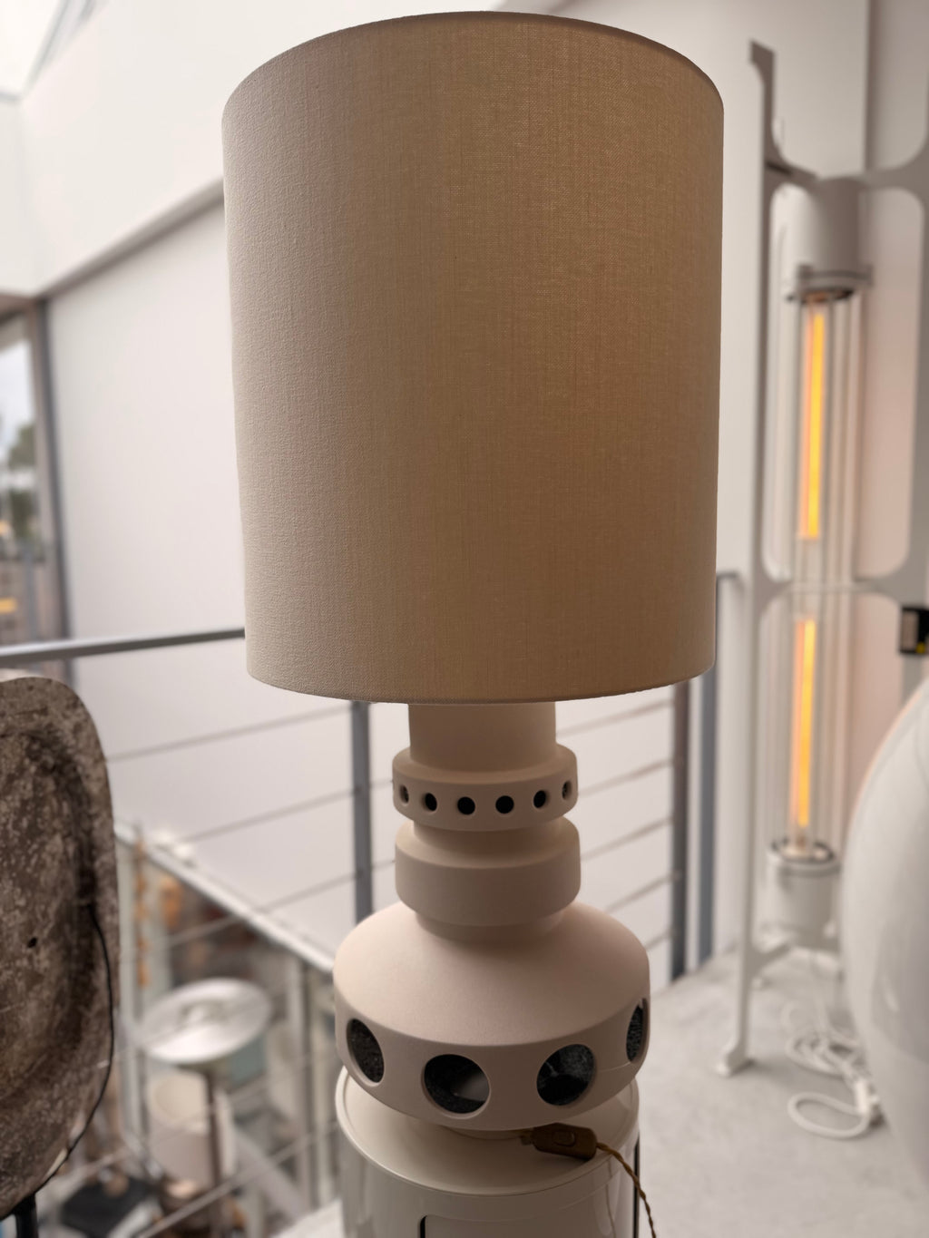 Lampe à Poser Brutaliste "Juncal" en Céramique Chamottée – Vermissen