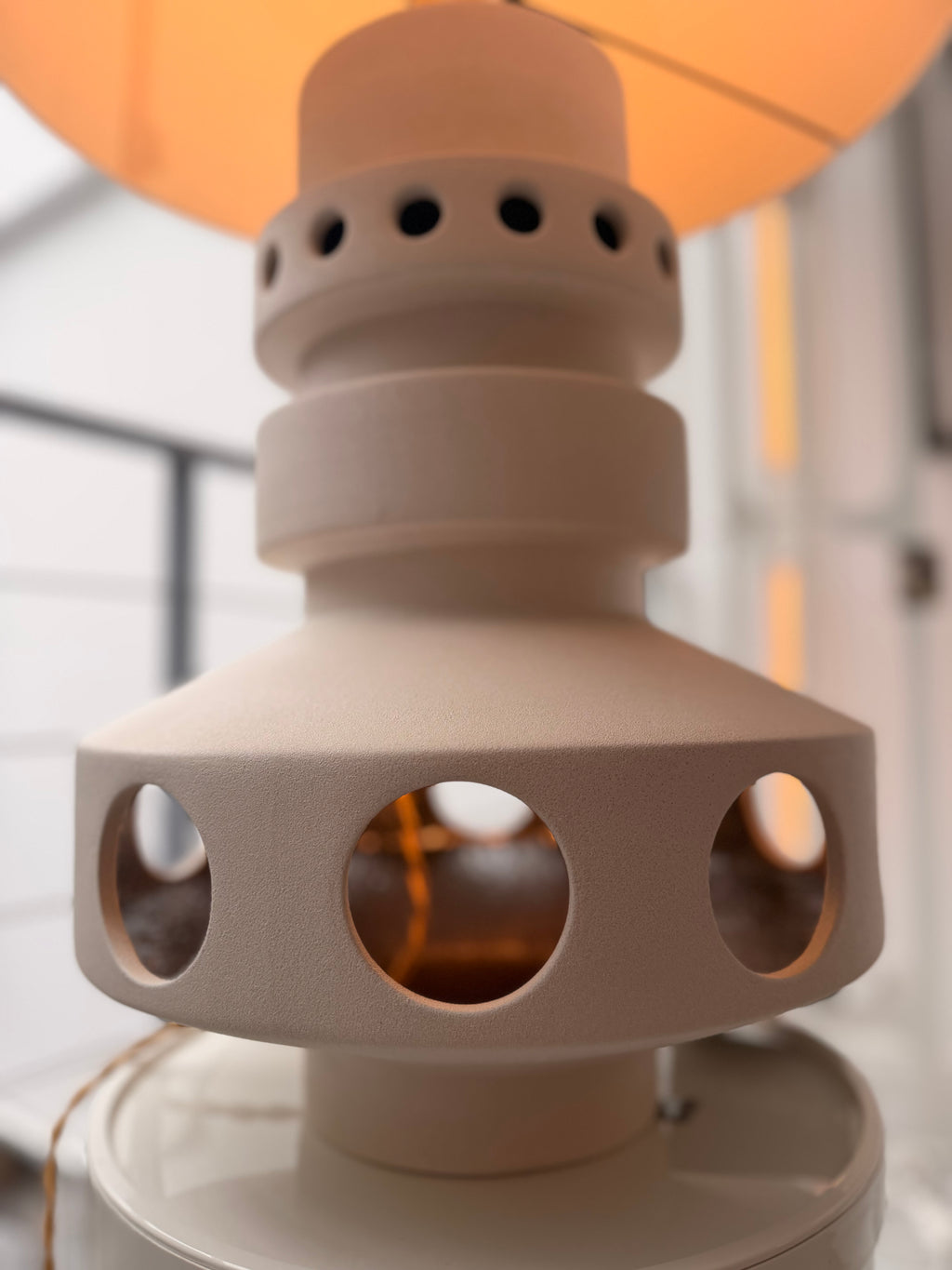 Lampe à Poser Brutaliste "Juncal" en Céramique Chamottée – Vermissen