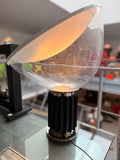Lampe de Table "Taccia" – Achille & Pier Giacomo Castiglioni pour Flos (Design 1962)