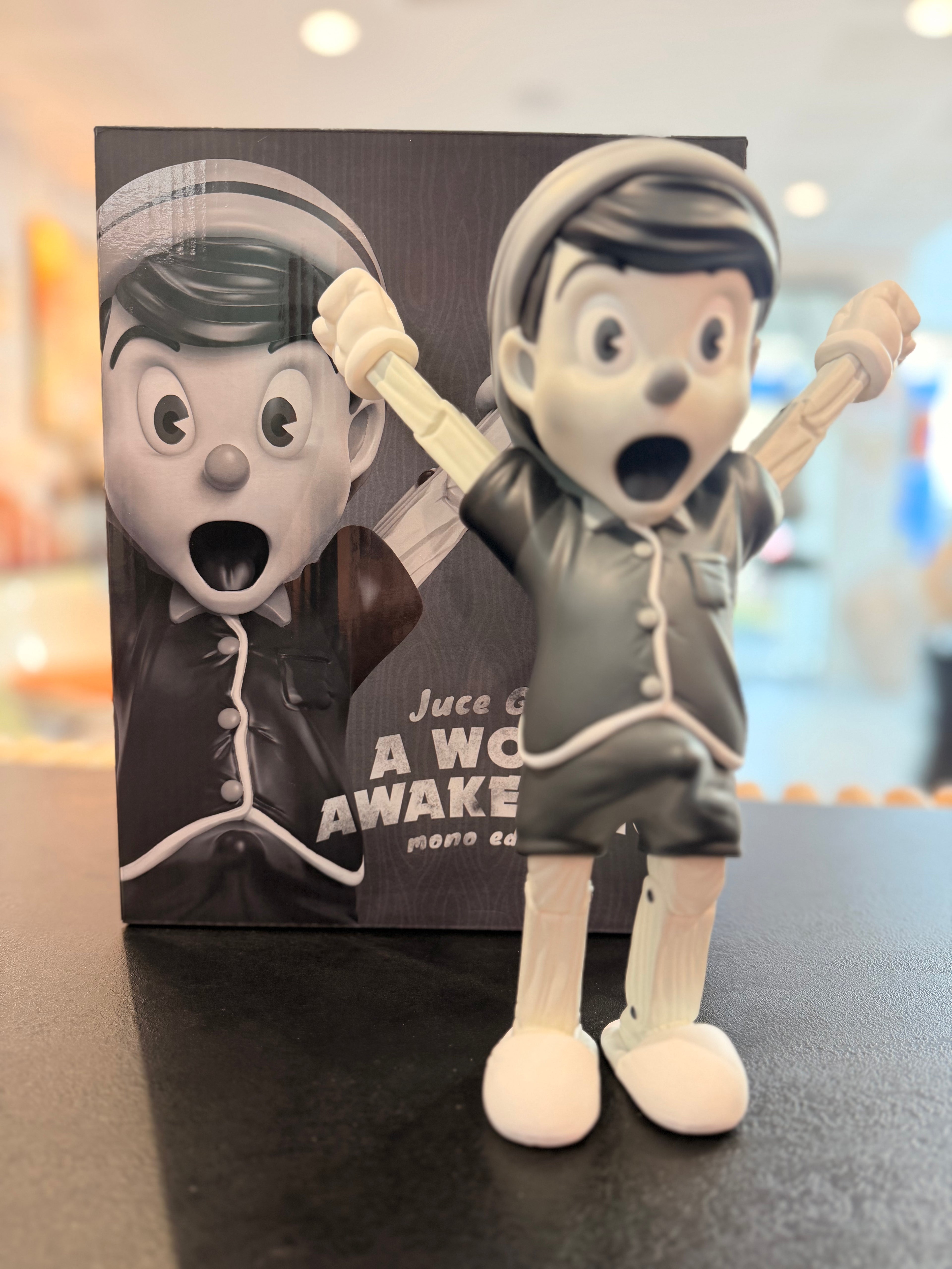 Figurine "A WOOD AWAKENING" (In Training / Mono Edition) – Une création exclusive par Juce Gace | Mighty Jaxx 2020