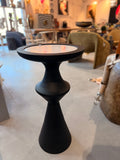 Bout de Canapé Sculptural – Fonte d'Aluminium Noir et Plateau Marbre Blanc
