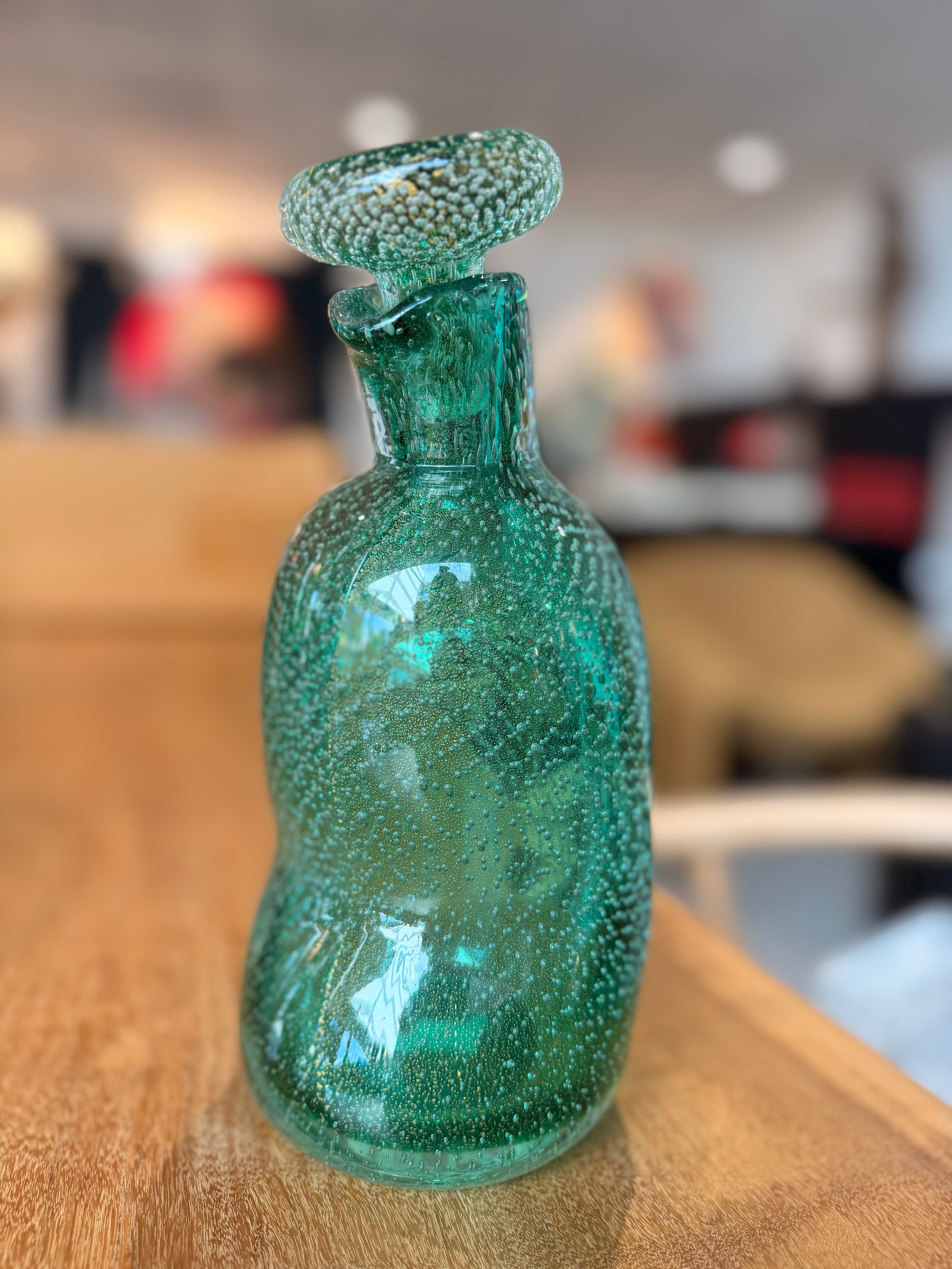Flacon / Carafe Sculptural en Verre Bulle Vert Émeraude & Inclusions de Poudre d'Or