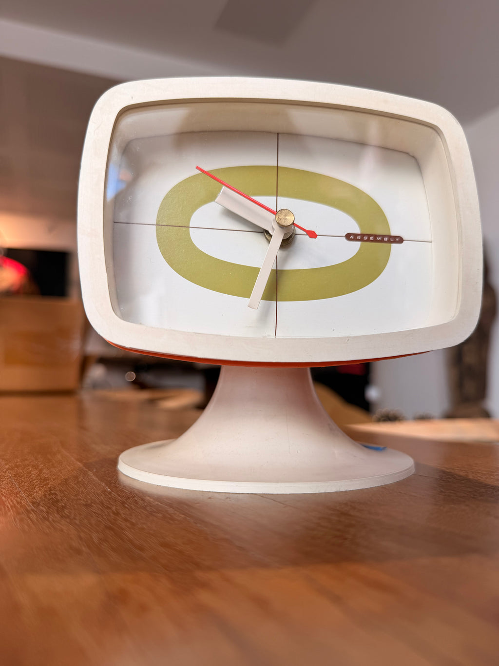 Iconique Horloge-Réveil "Assembly" à Pied Tulipe (1970)