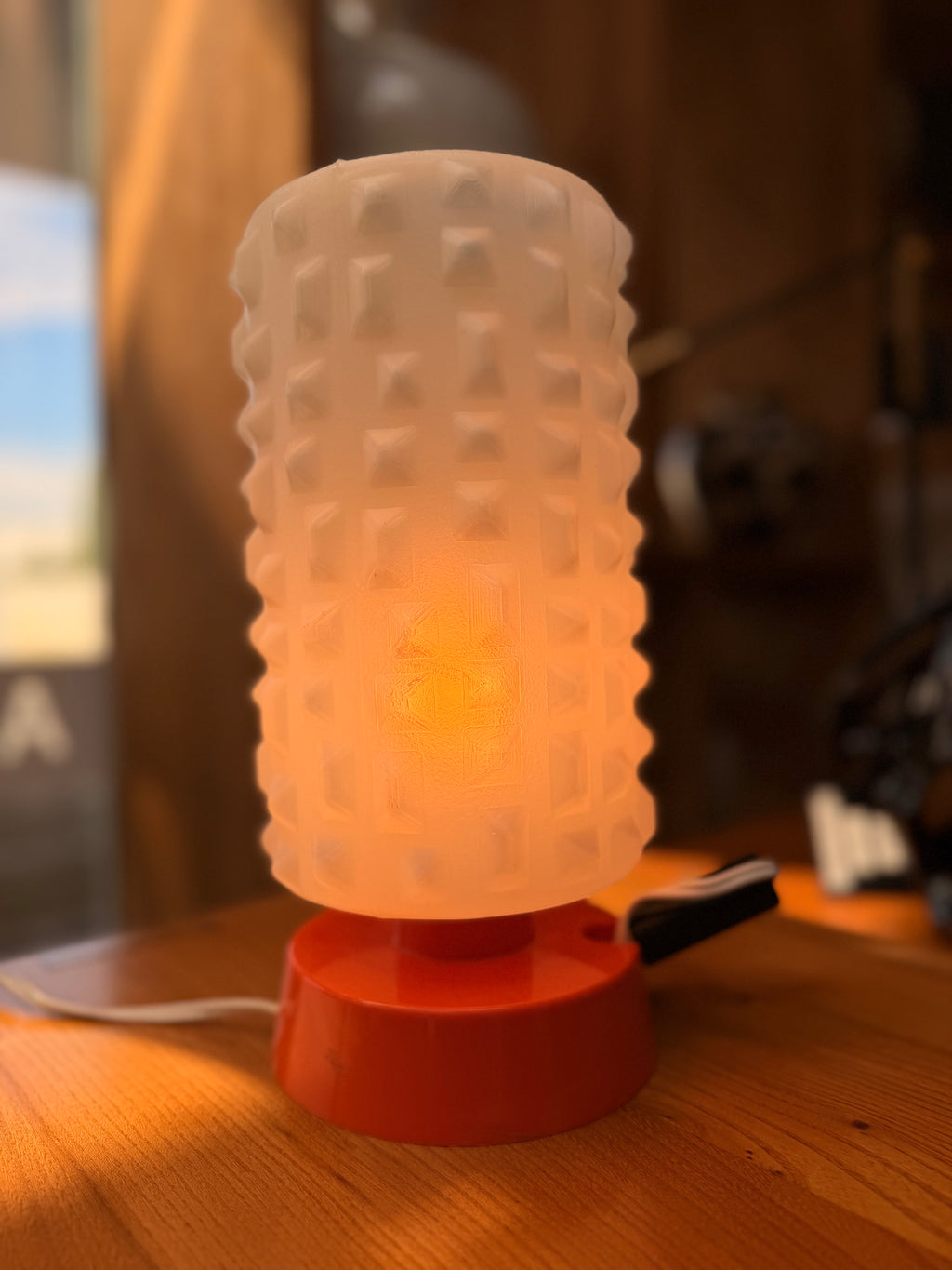 Lampe à Poser Cylindrique "Pointe de Diamant" — Esprit Space Age & Pop Art (Années 70)