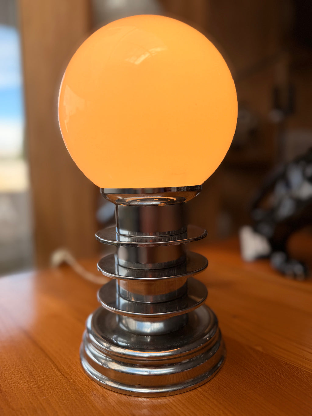 Lampe Boule « Saturne » en Métal Chromé & Verre Opalin Orange — Style Space Age (Années 70)