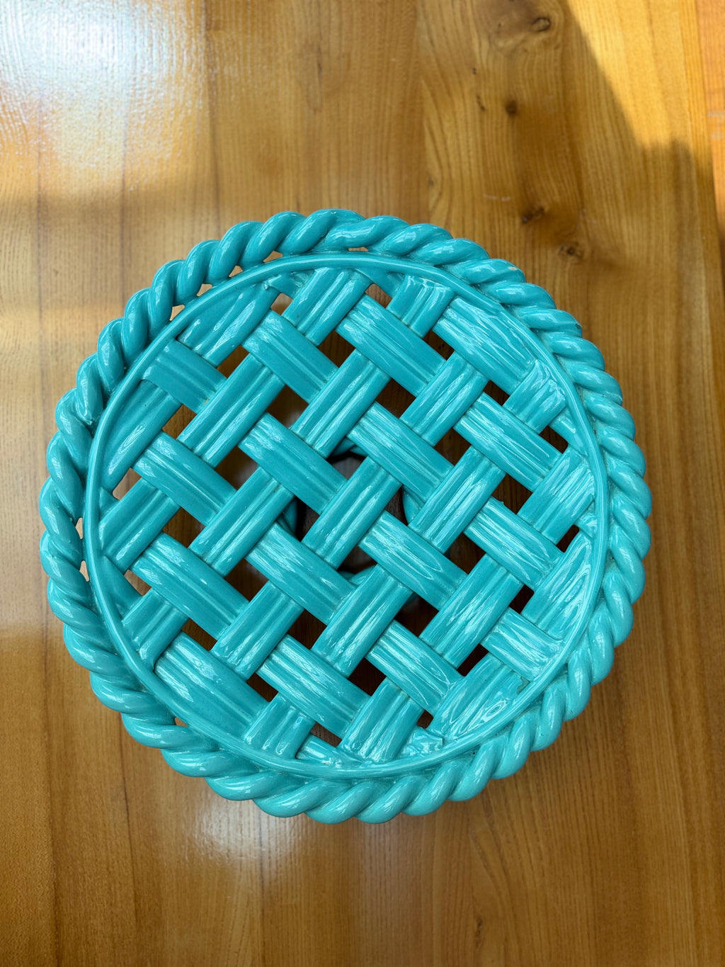Coupe / Compotier sur Piédestal en Céramique Tressée Turquoise — Style Riviera & Hollywood Regency (Années 60-70)