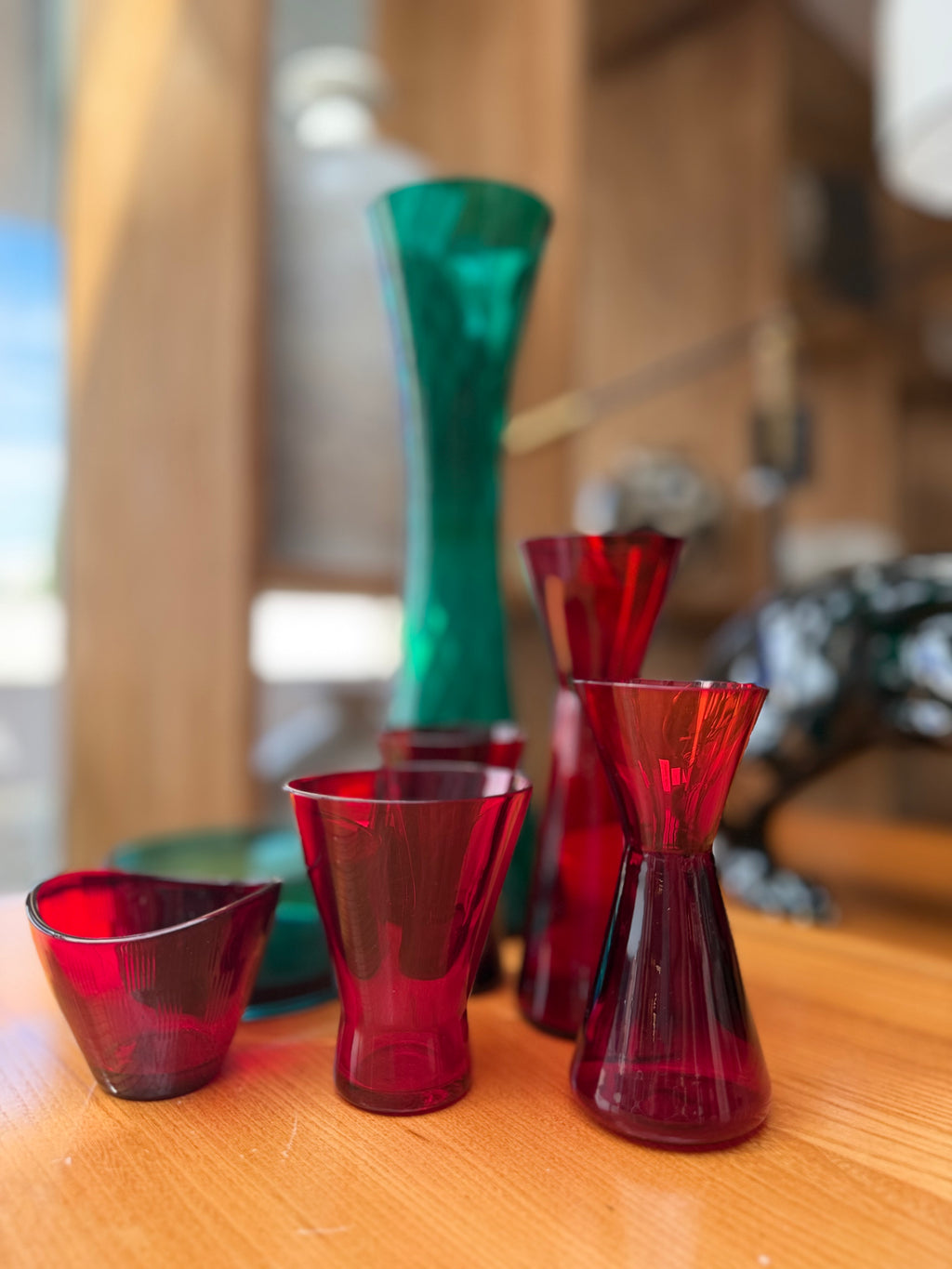 Ensemble de 7 Vases et Pièces Décoratives en Verre Teinté — Design Scandinave / Murano (Années 60-70)