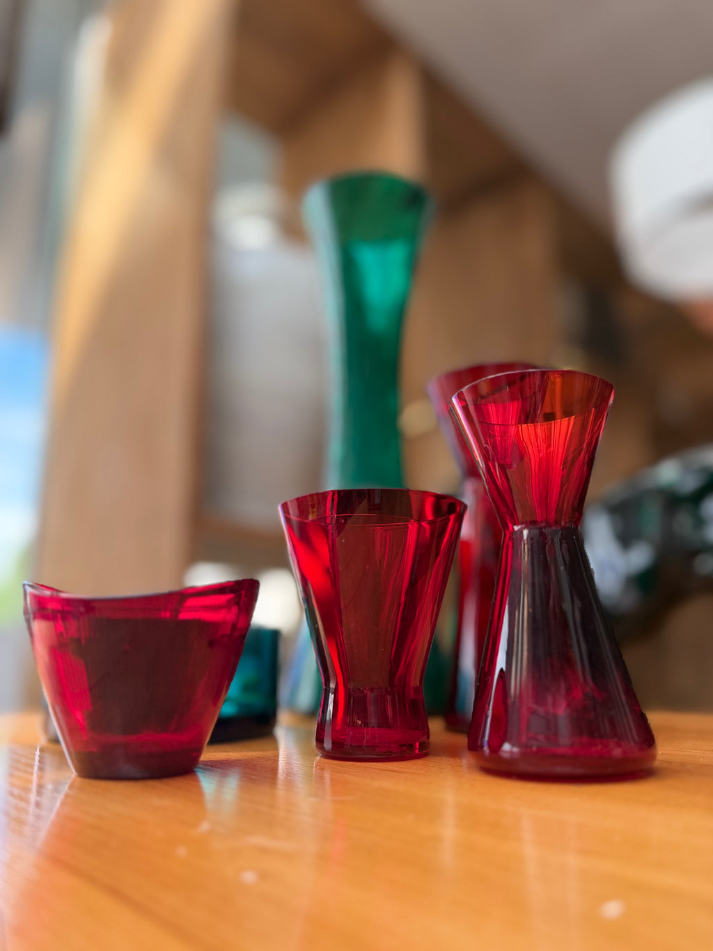 Ensemble de 7 Vases et Pièces Décoratives en Verre Teinté — Design Scandinave / Murano (Années 60-70)